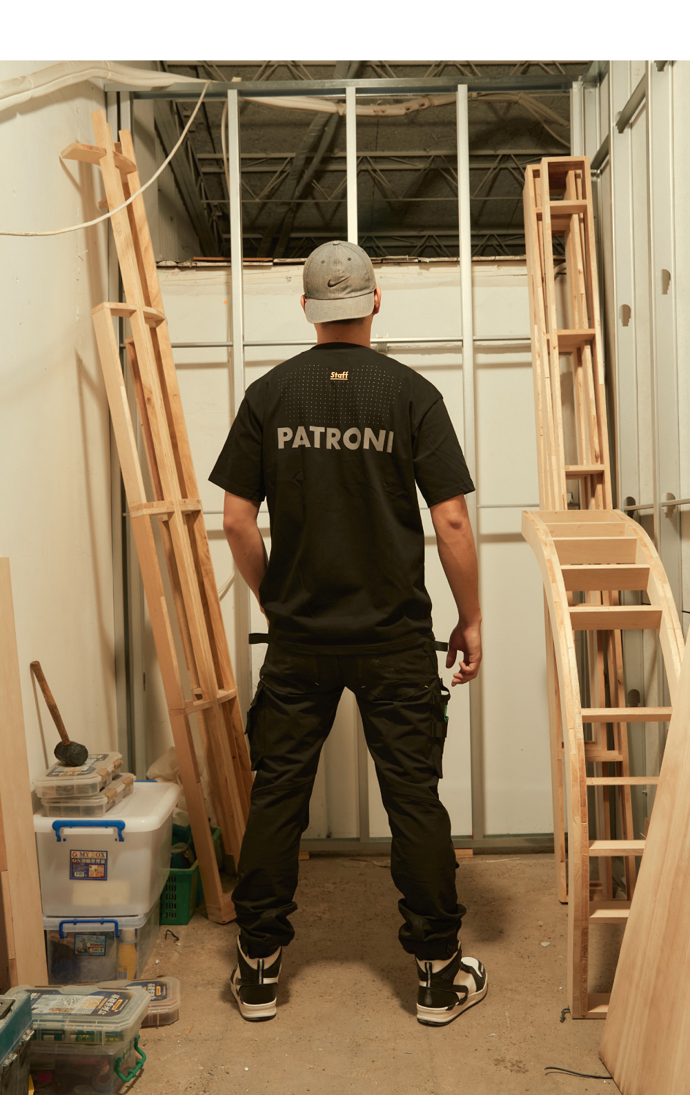 PATRONI SW2501 多口袋彈力工作褲實穿背面全身照片