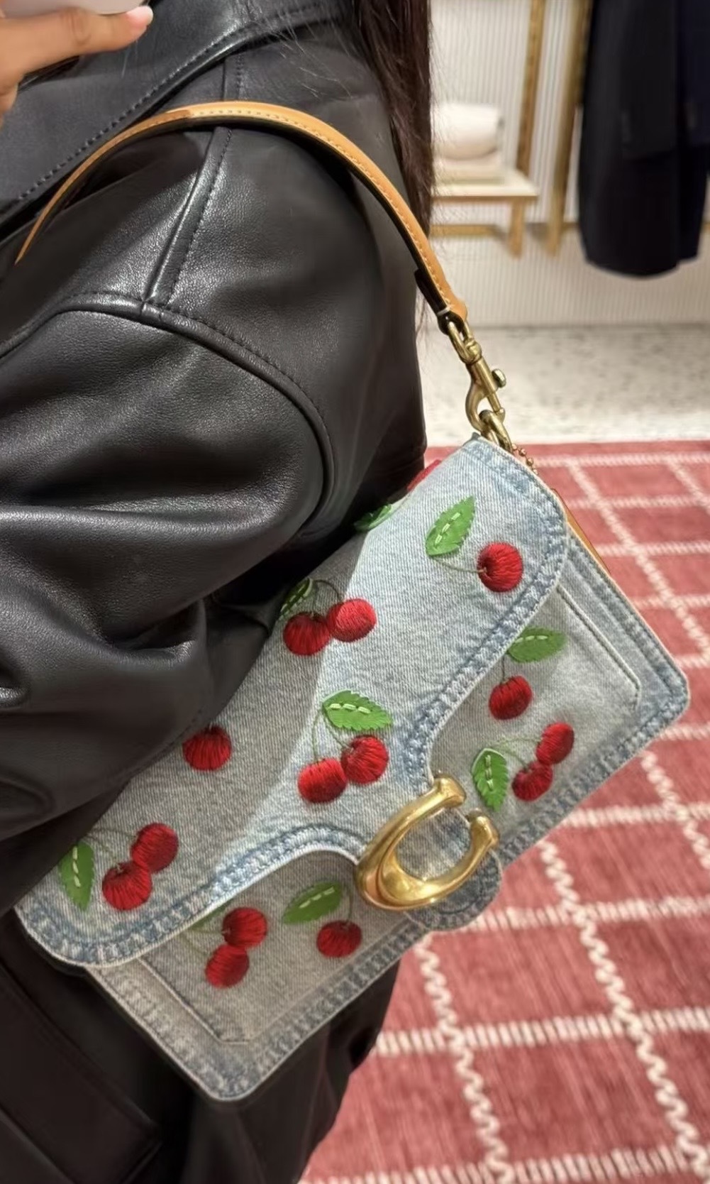 Coach Tabby 20櫻桃刺繡 牛仔布