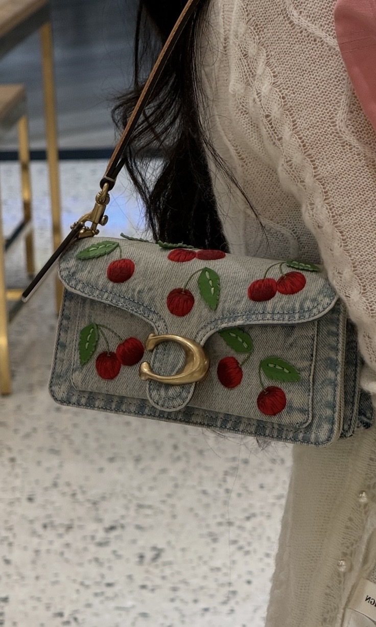 Coach Tabby 20櫻桃刺繡 牛仔布