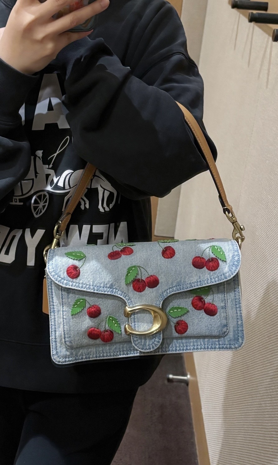 Coach Tabby 26櫻桃刺繡 牛仔布