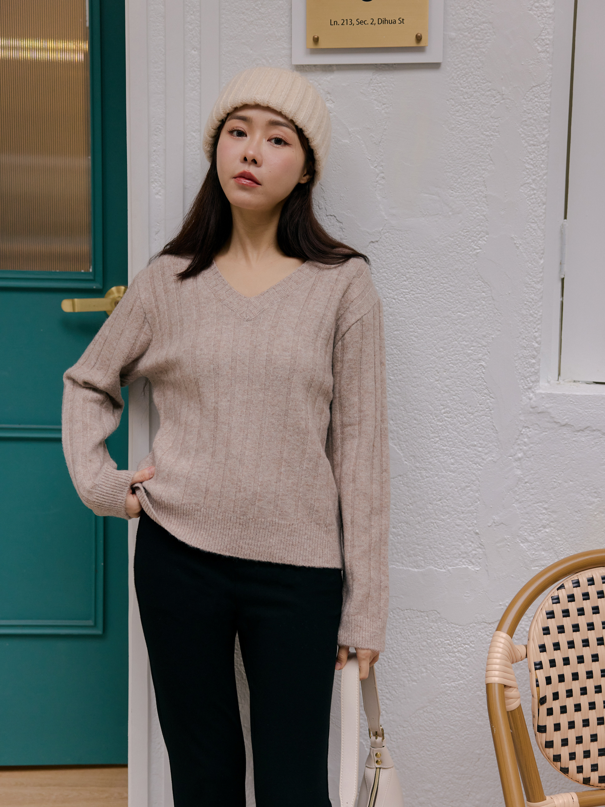 溫柔V領坑紋針織上衣