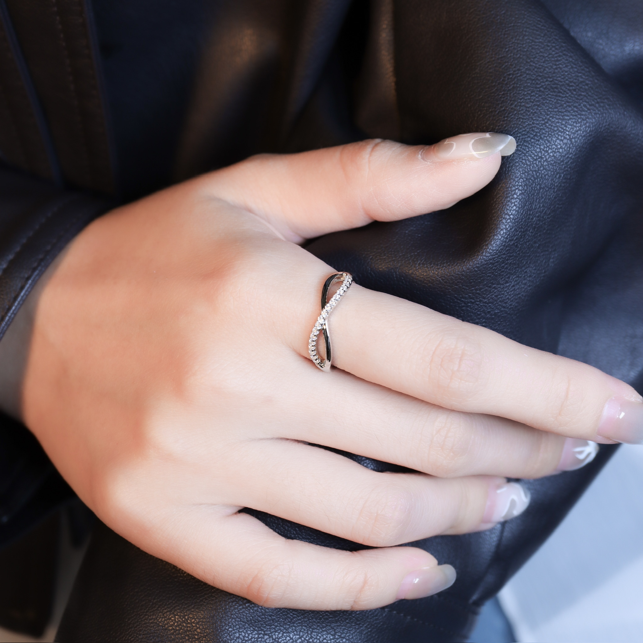 | 925 Silver・White Gold・Moissanite | Radiant Find Yourself Ring | RI1078 |