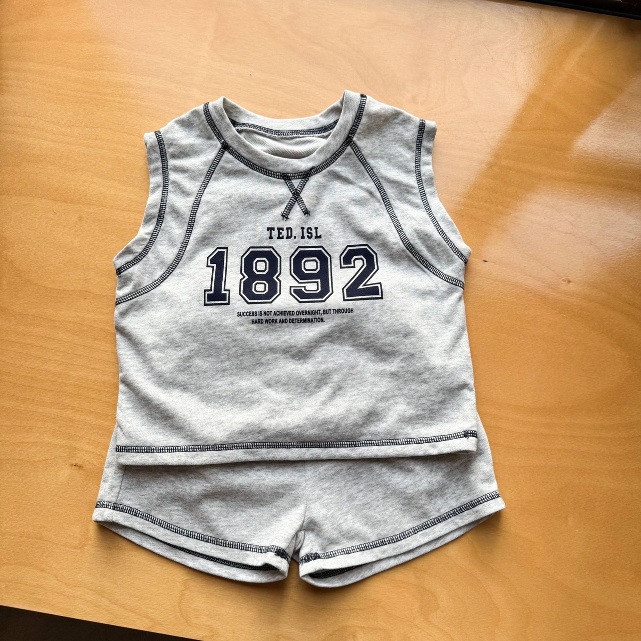 簡約車線無袖套裝