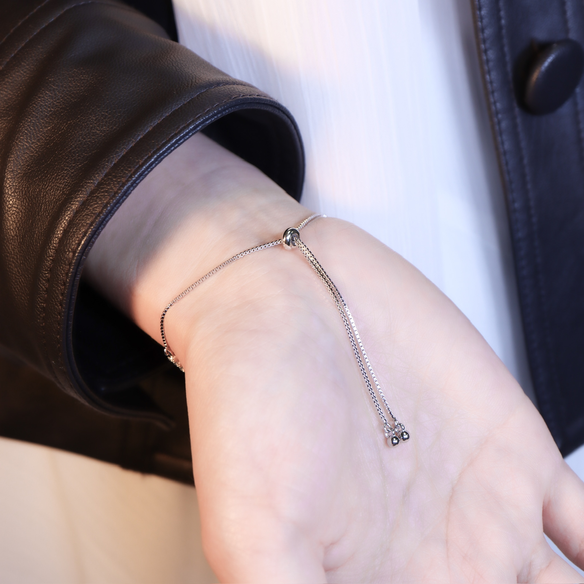 | 925純銀・ 厚鍍白金 ・莫桑石 | 鑽光精靈舞步手鏈 | BR1522 |