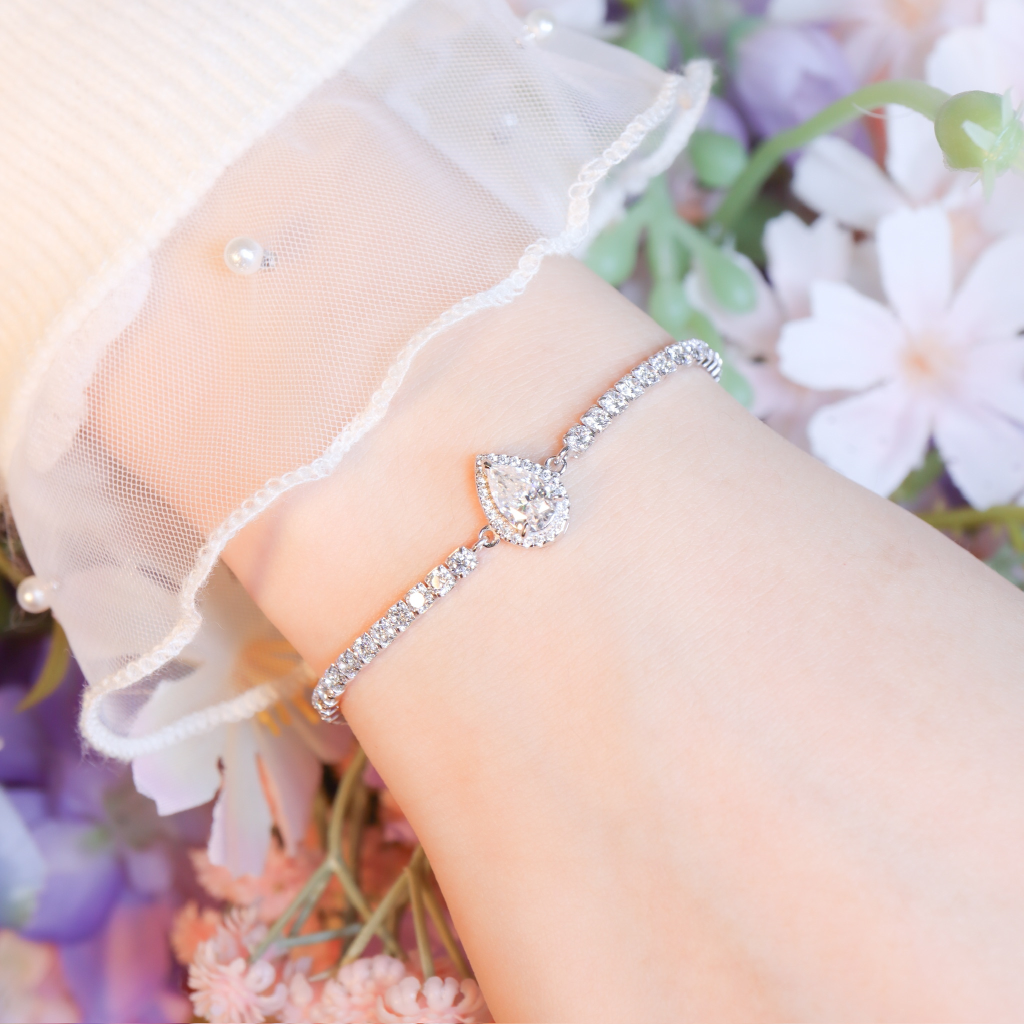 | 925純銀・ 厚鍍白金 ・莫桑石 | 鑽光幸福之淚手鏈 | BR1517 |