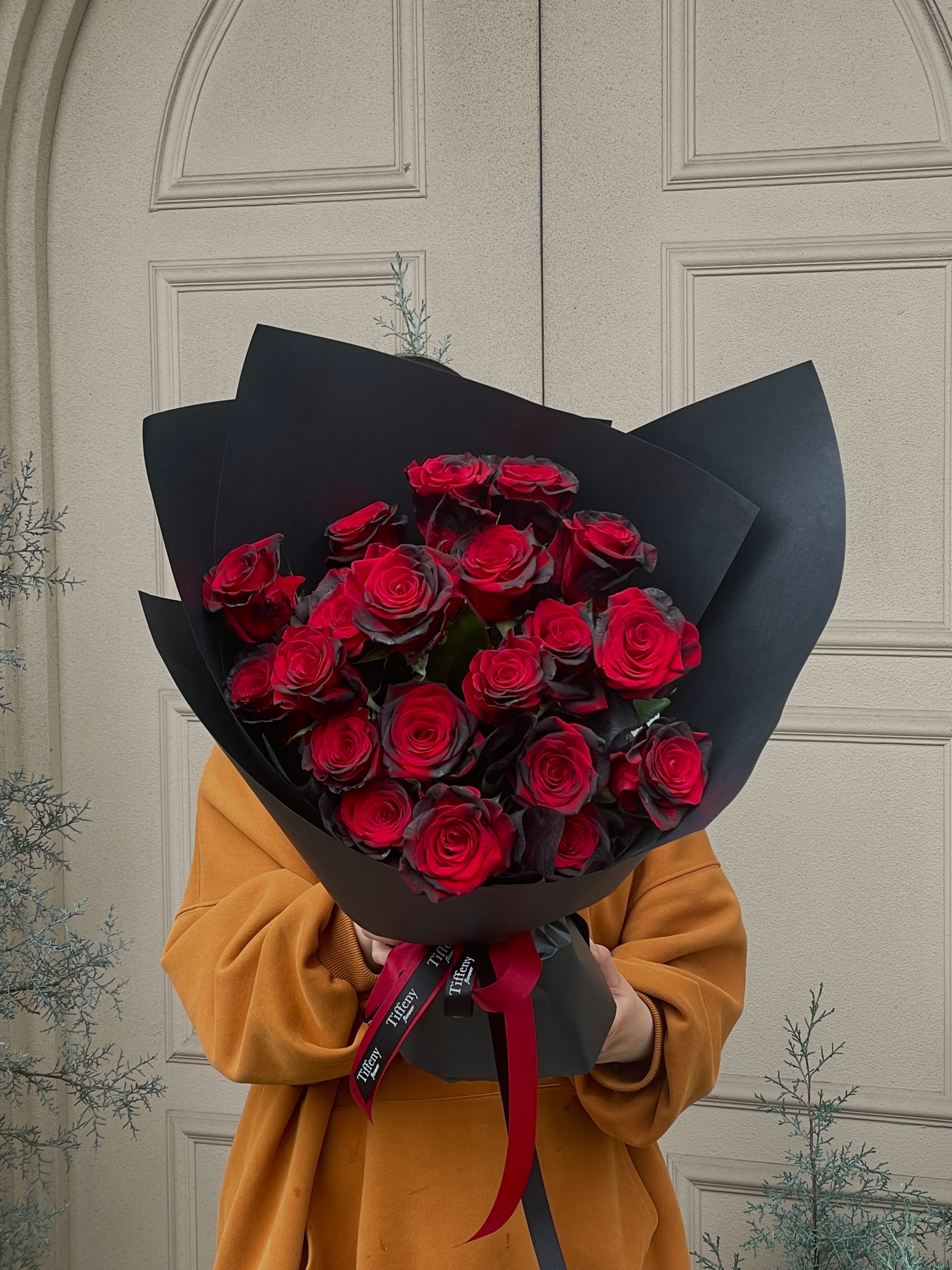 Midnight Ember · 火焰黑魔法 進口玫瑰鮮花束