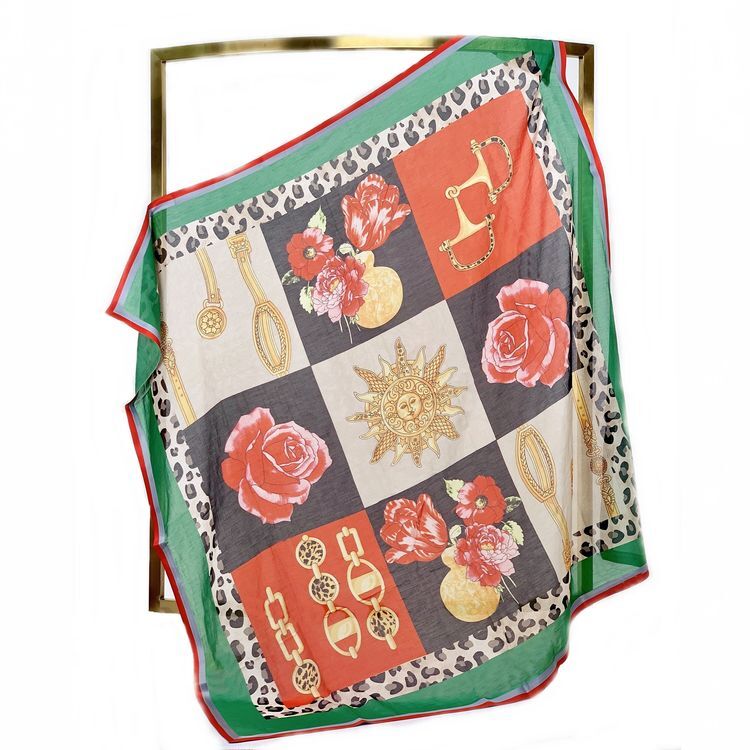 WM098 Scarfesia 玫瑰花卉、鎖鏈圖案以及豹紋邊框的時尚印花方絲巾 45% Modal 45% Cotton 10% Silk