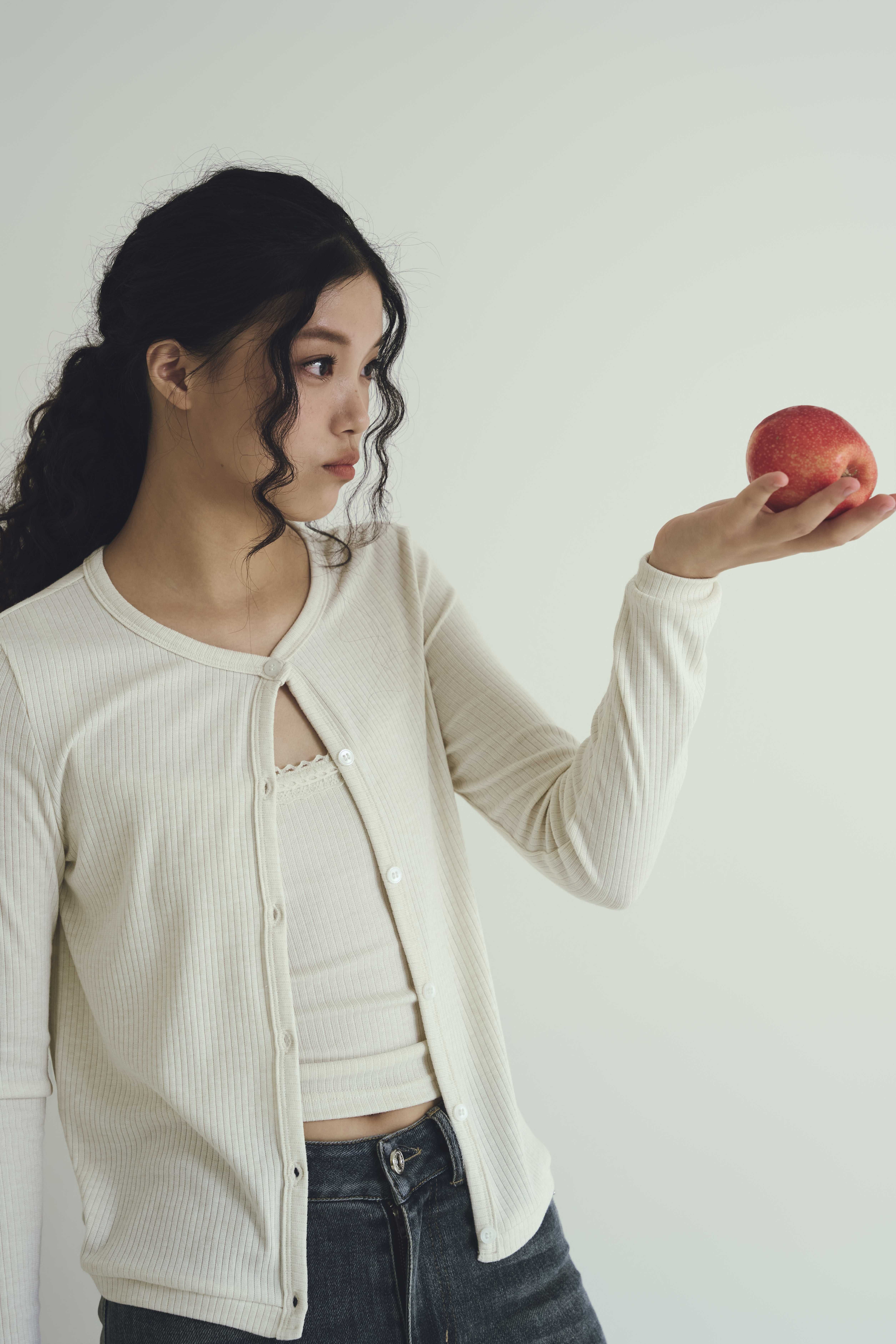 Gmade/Elegant mood紋理針織兩件式set（圓領排釦外套+蕾絲拼邊背心）-米白