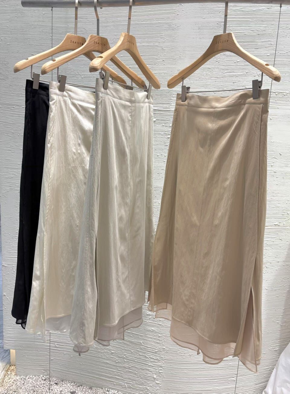 2B6001 光澤緞面側開衩長裙