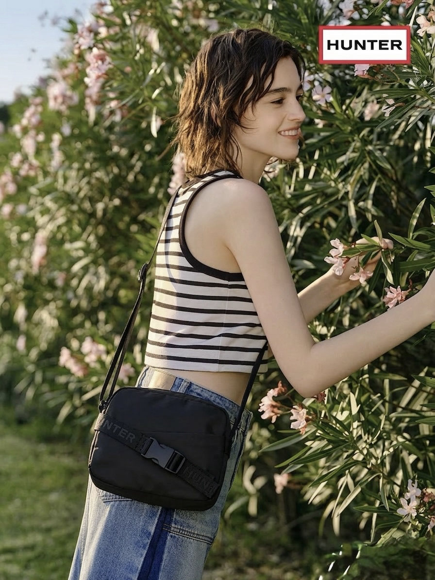 【預購】HUNTER H031403 經典防潑水圓弧斜揹包