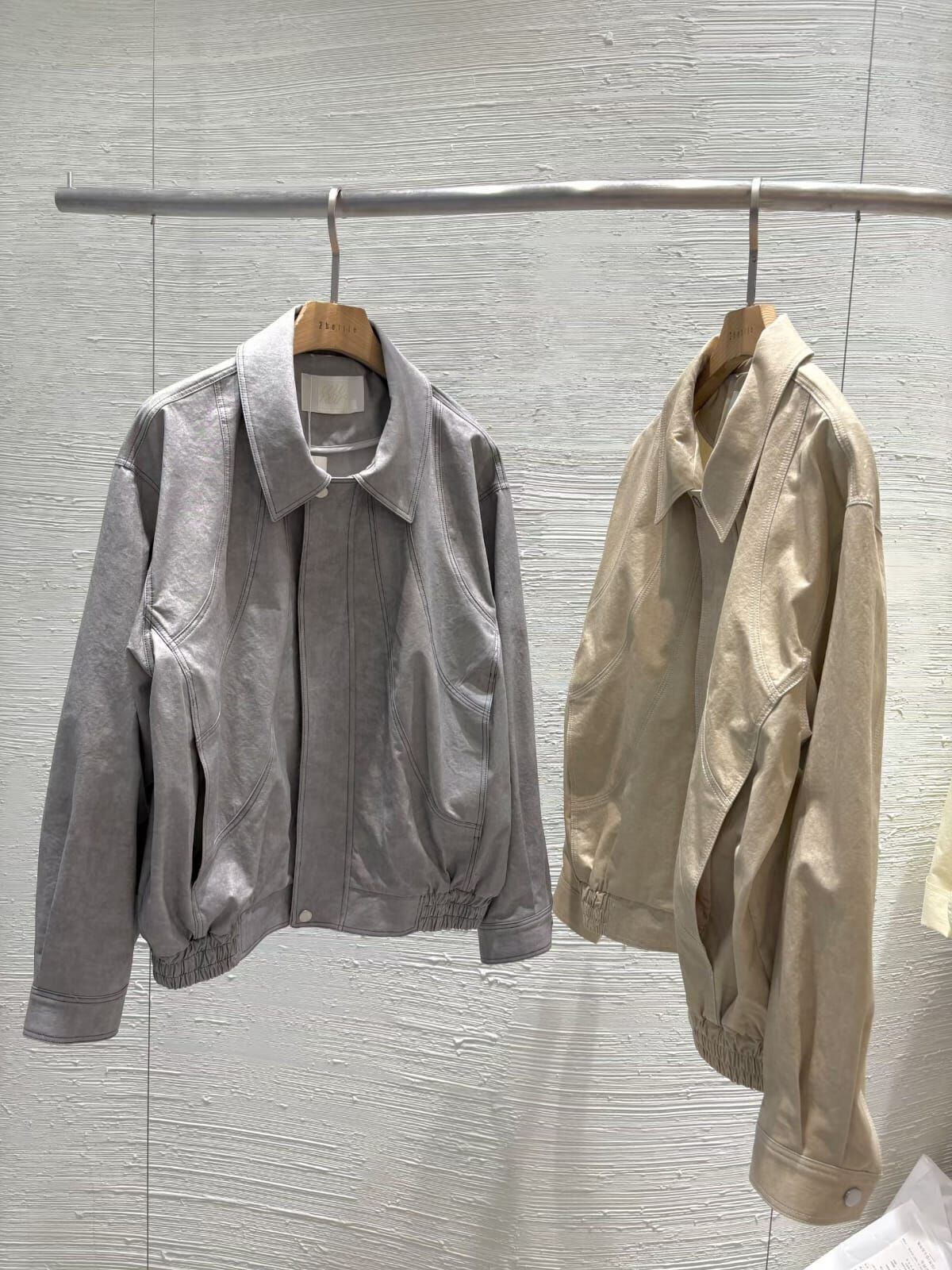 2B6002 仿皮質車線反領外套