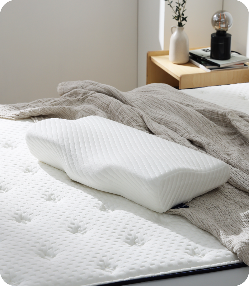 晚安奈特引力貼貼枕平放於舒適床墊上