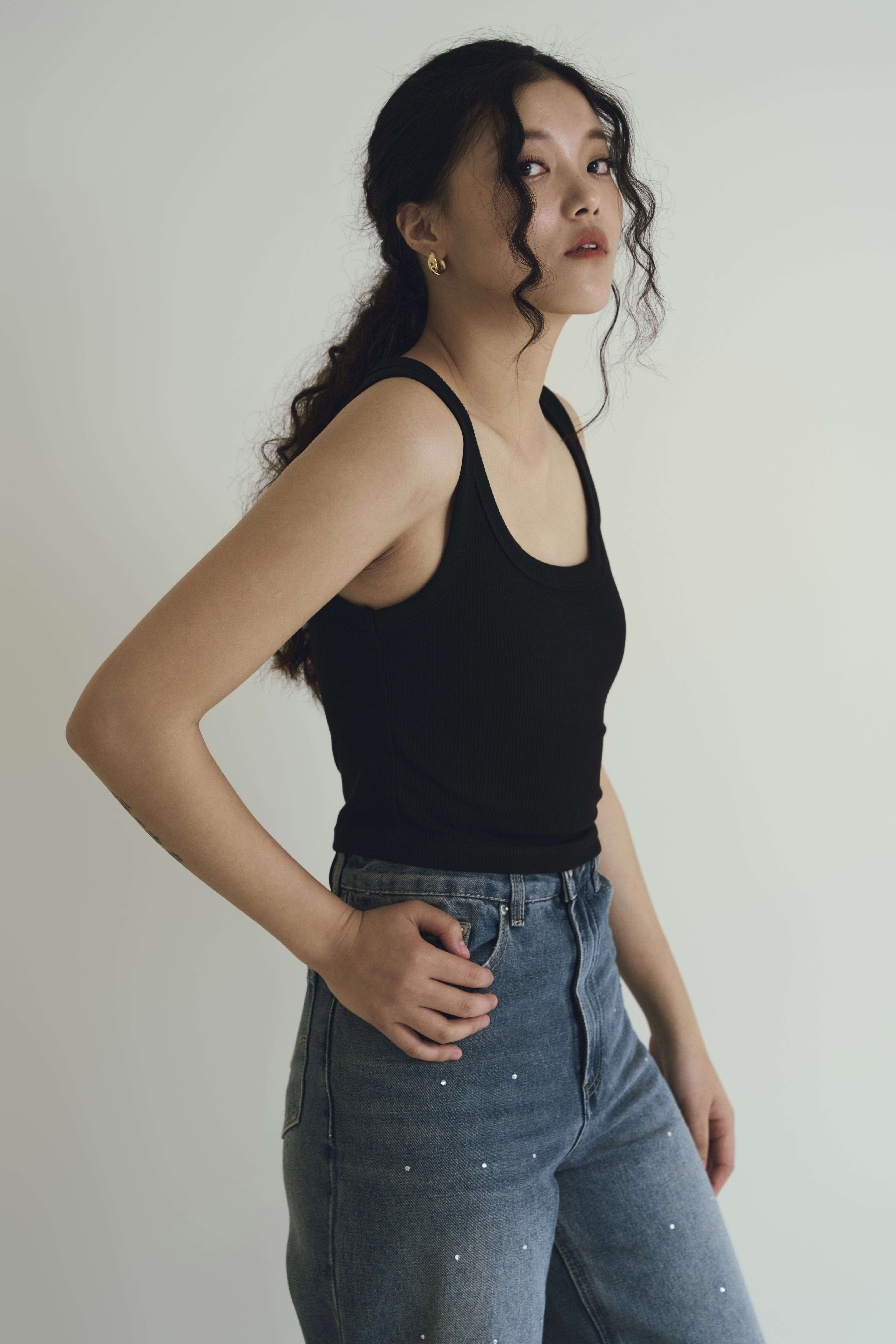 【3月底陸續出貨】Gmade/扎實手感彈性圓領畫布背心-黑