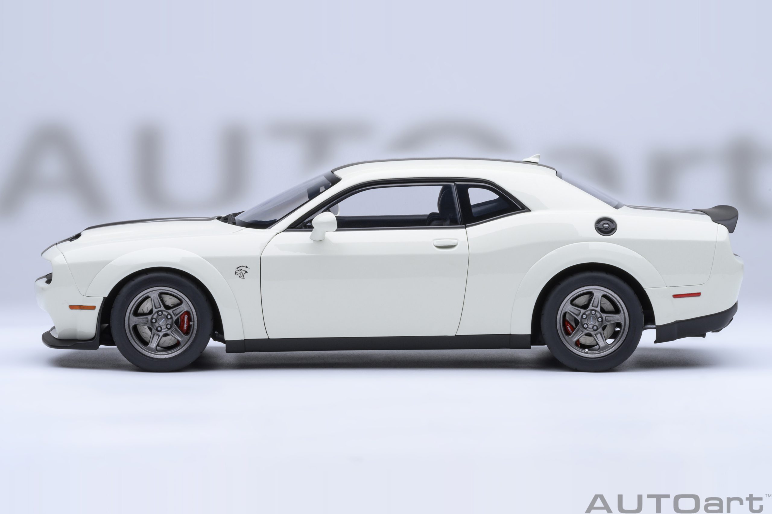 1/18 AUTOART Dodge Challenger SRT Superstock 2023 (Knuckle White) (71766)