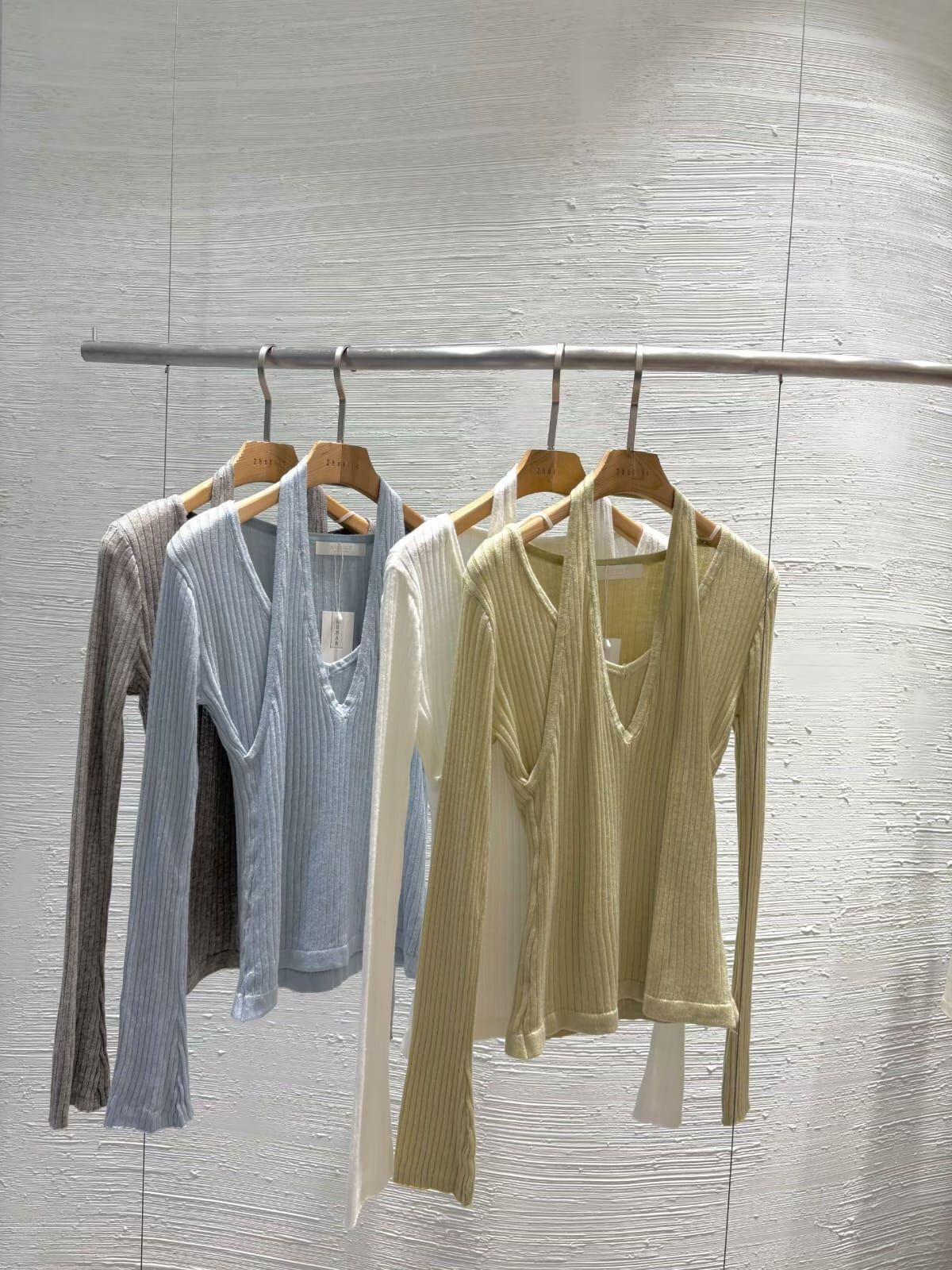 2B6011 坑紋柔軟掛脖長由上衣