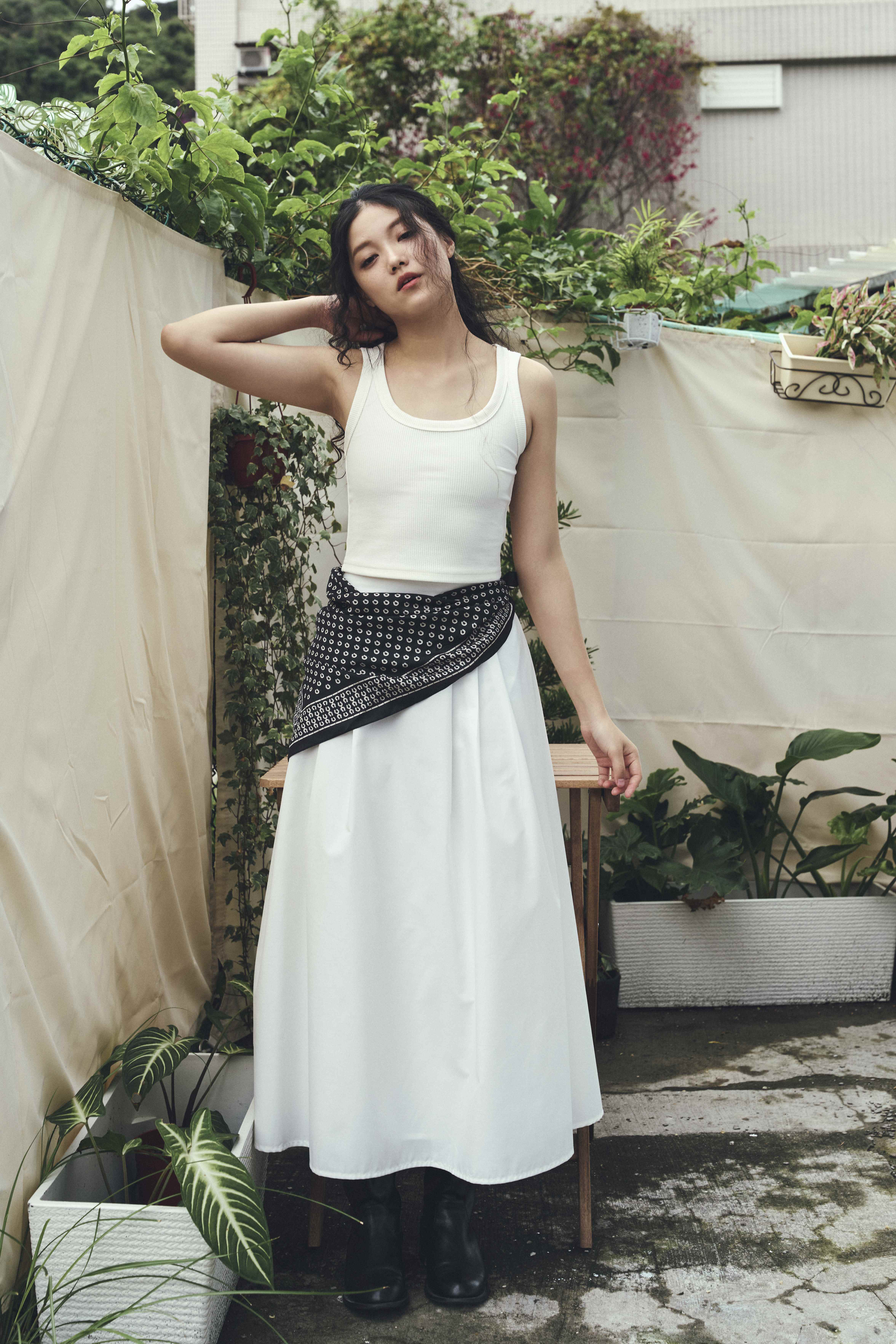 【4月底出貨】Gmade/收臀活摺後鬆緊遮瑕裙-白