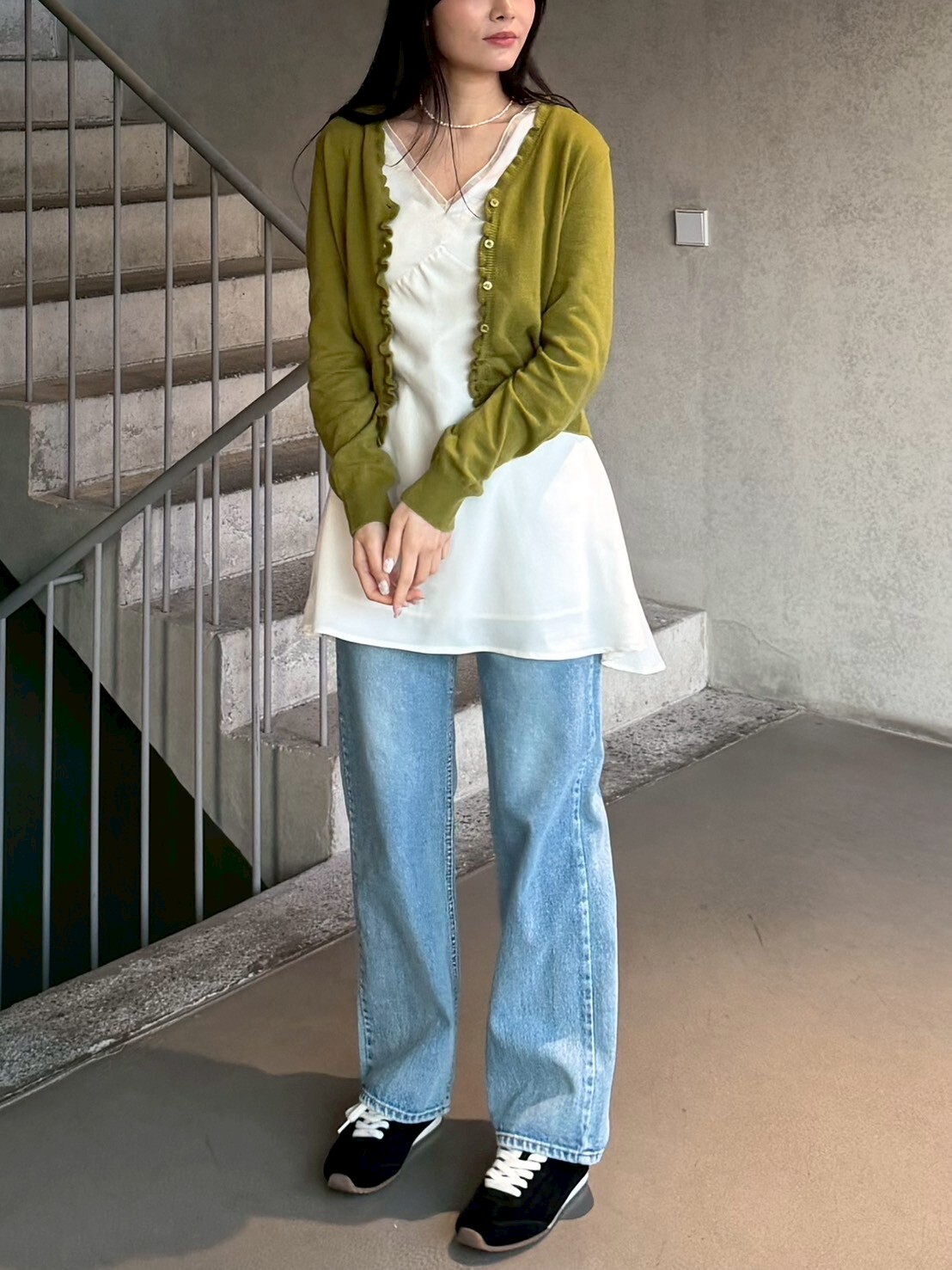 CC38 小花邊V領排扣外搭上衣