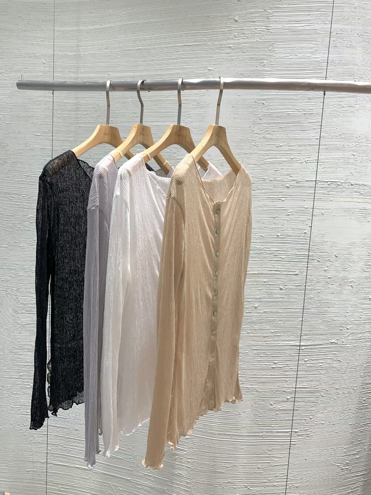 2B6014 女神透膚木耳邊上衣