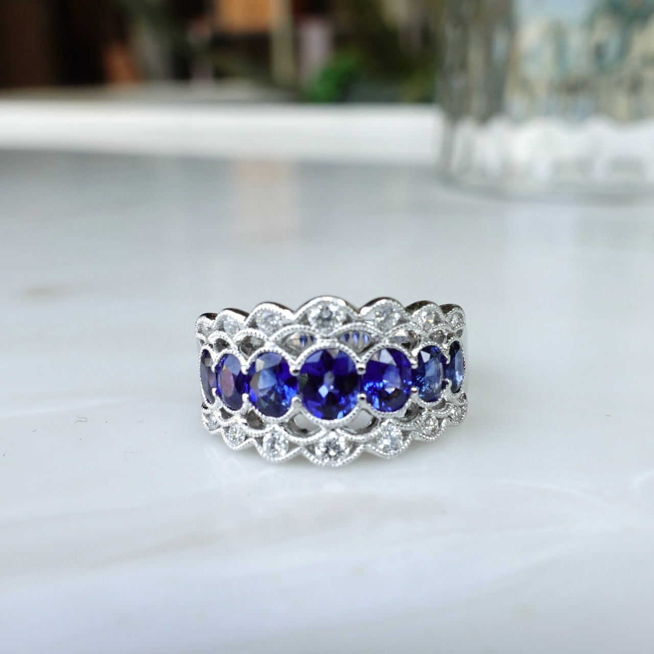 18K金藍寶石鑽石排戒 - 復古鏤空設計