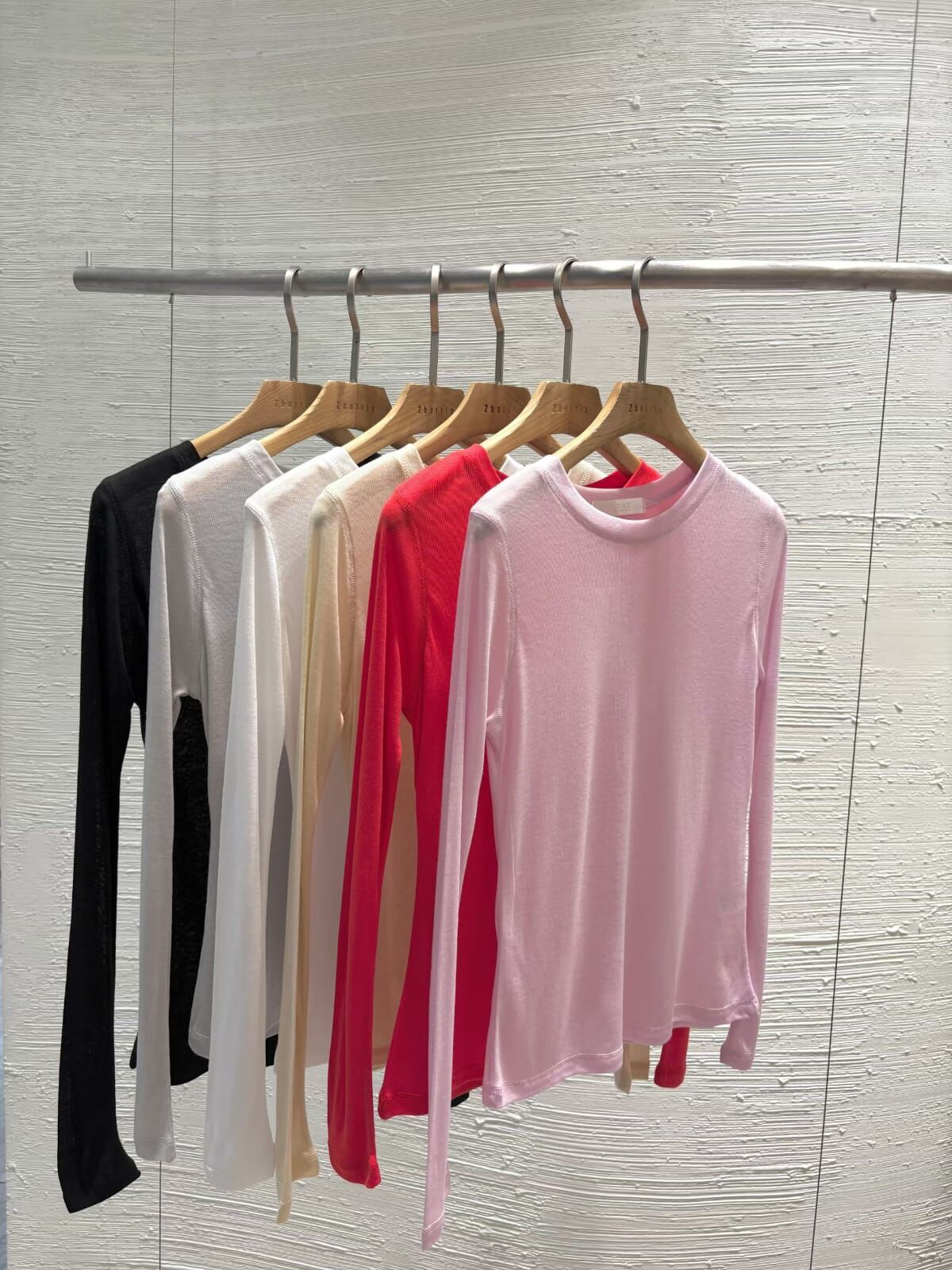 2B6018 輕薄修身圓領長袖上衣