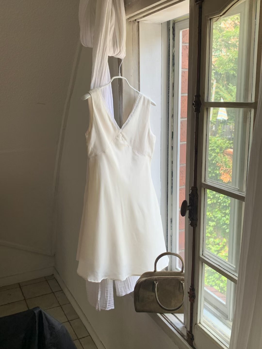 CC41 白色木耳花邊交疊連身裙