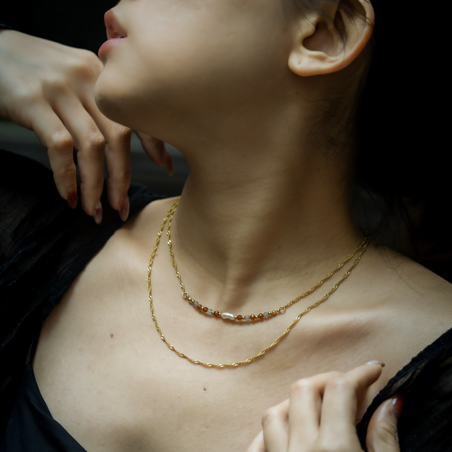 向陽美｜珍珠拉長石橙石榴銅鍍18k真金弧型項鍊 N0073-8