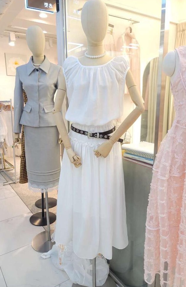 CT13  (一套 ) 胸 48 長 21 腰 24-34 hip55 長 34 / $999 (一口價)