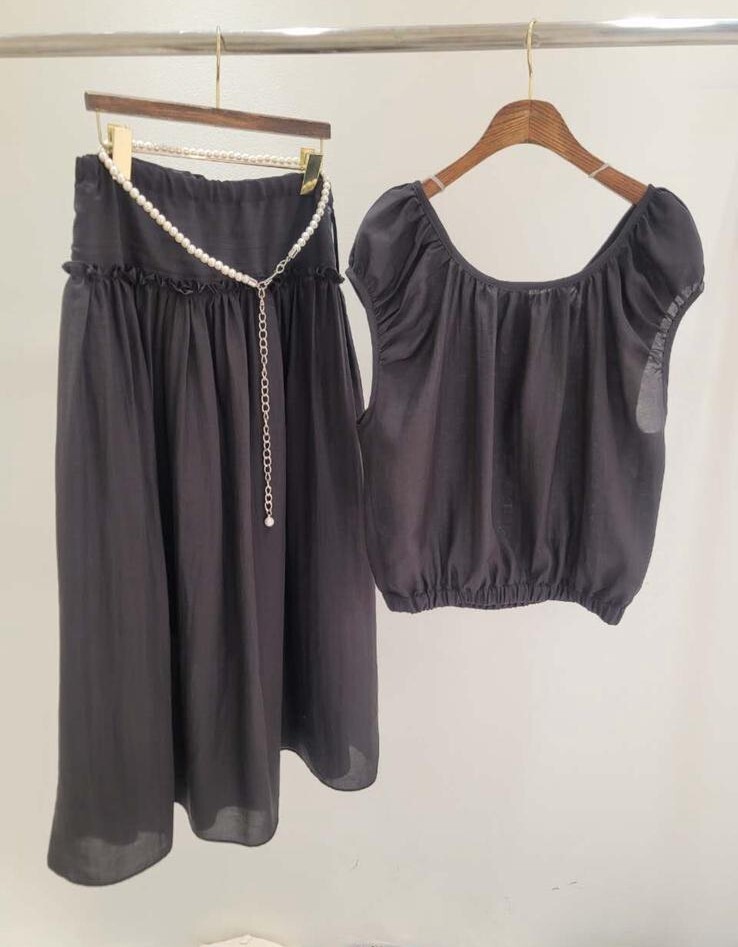 CT13  (一套 ) 胸 48 長 21 腰 24-34 hip55 長 34 / $999 (一口價)