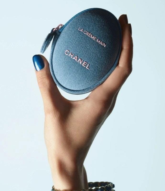 【預購】CHANEL 精緻隨行玉手霜 + 單寧包 50ML CHANHAND