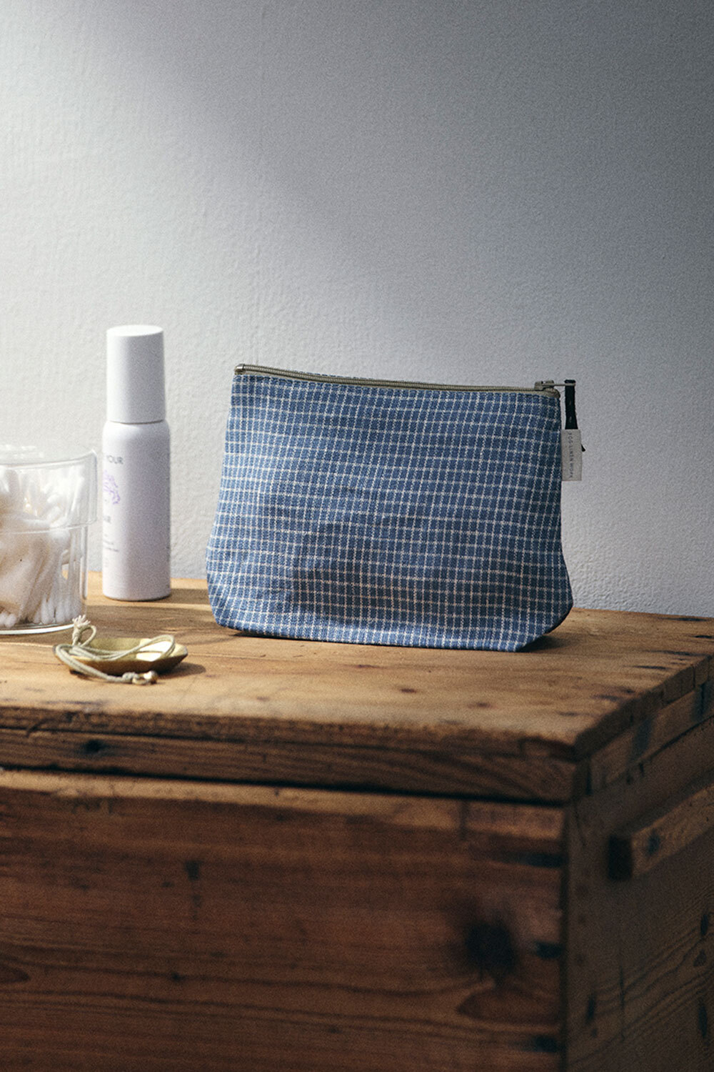 fog linen work  - Chris收納包 / 深縹底白線小窗櫺格紋