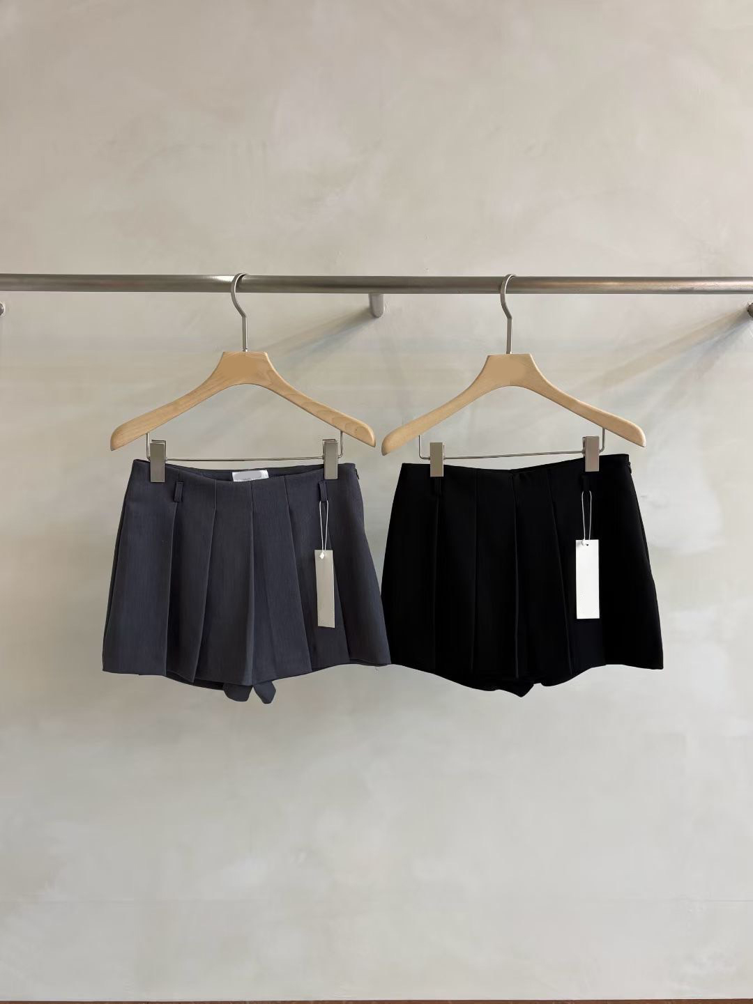 名品風挺版西裝百摺短褲裙-S-M / 2色