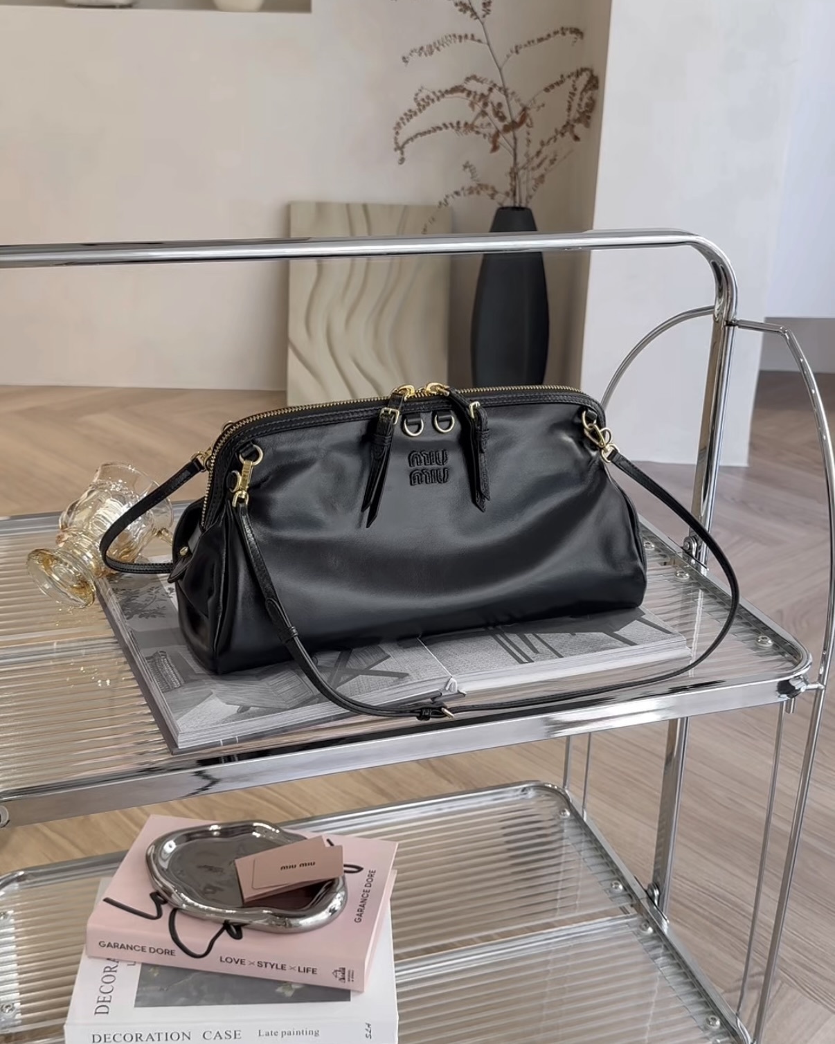 MIUMIU｜CAPRICE 大號皮革肩背包 黑色