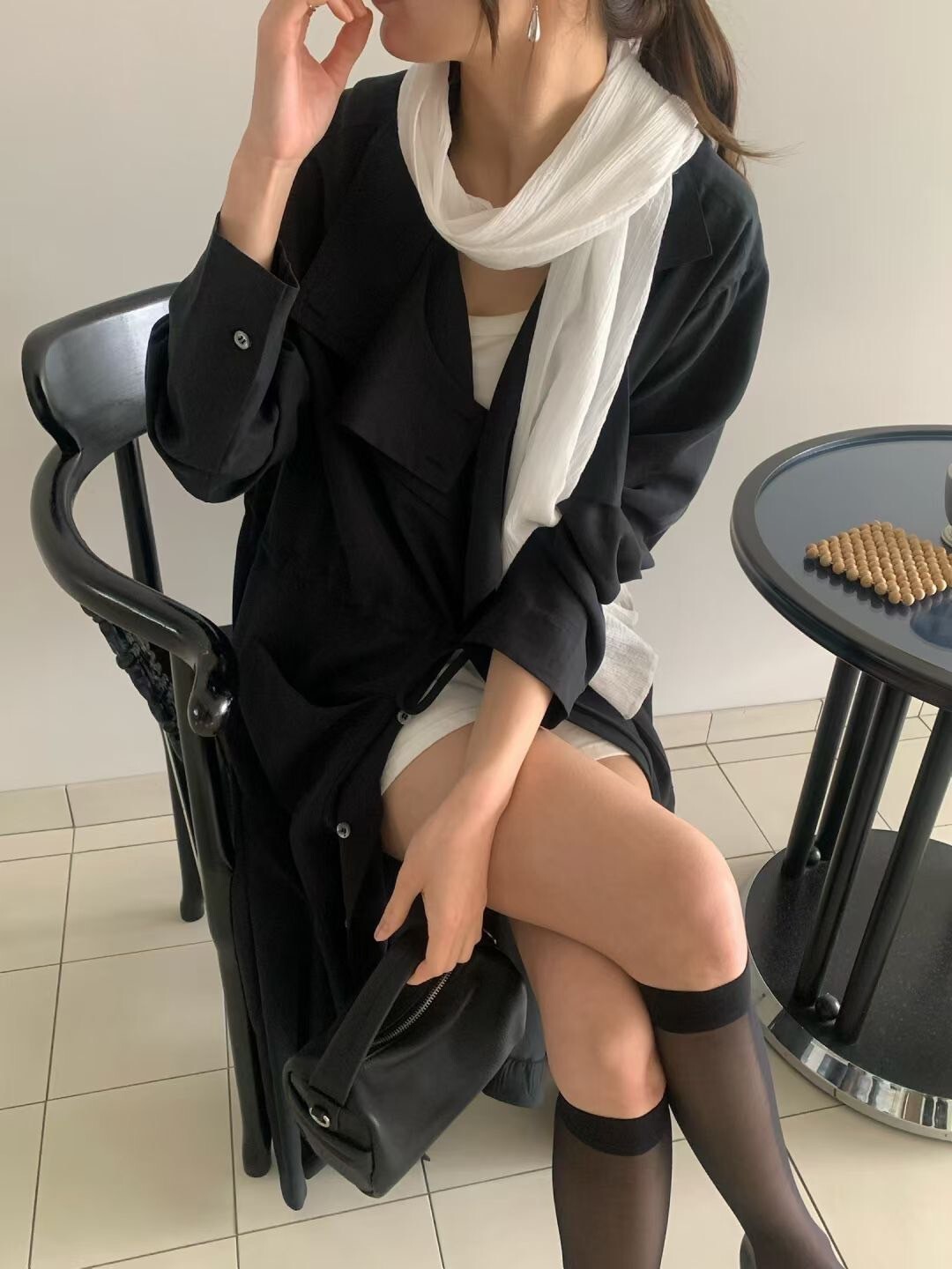 俐落感垂墜領片造型長版風衣外套 / 2色