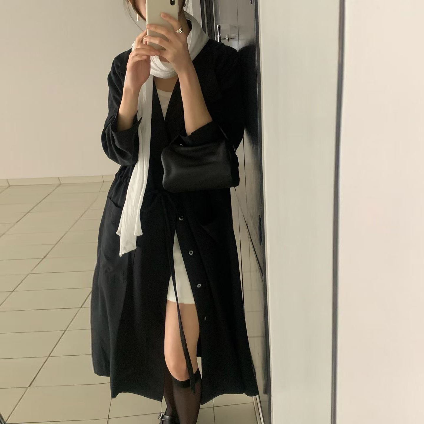 俐落感垂墜領片造型長版風衣外套 / 2色