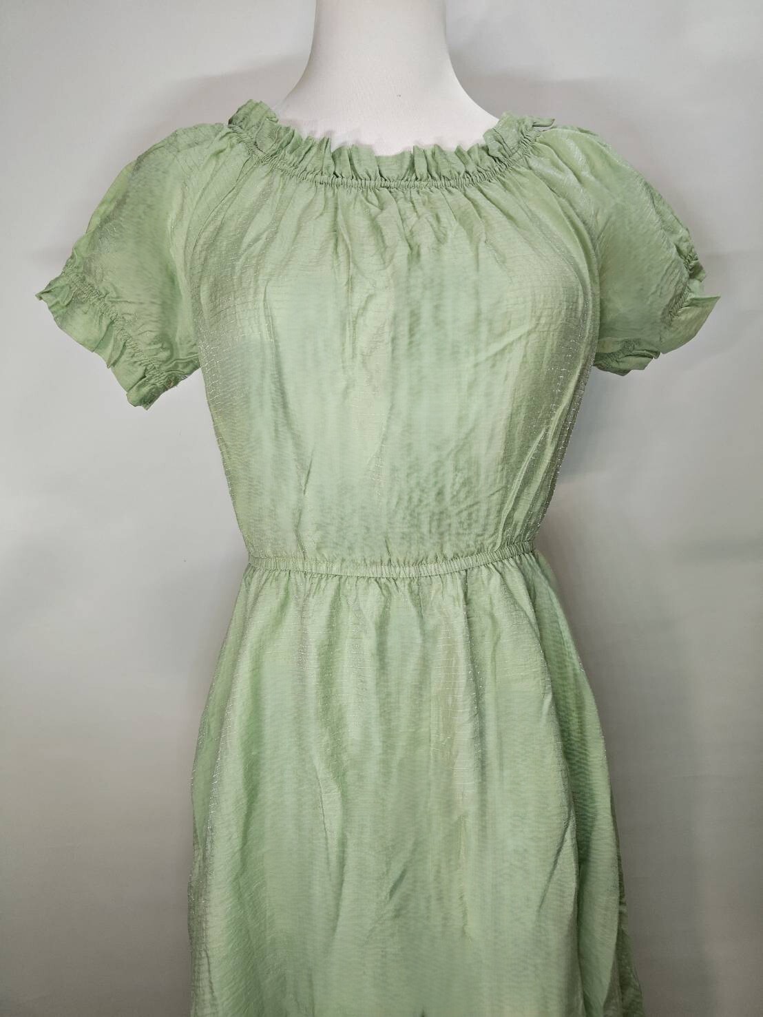 法式浪漫鼠尾草綠亮絲縮褶連身裙 C377