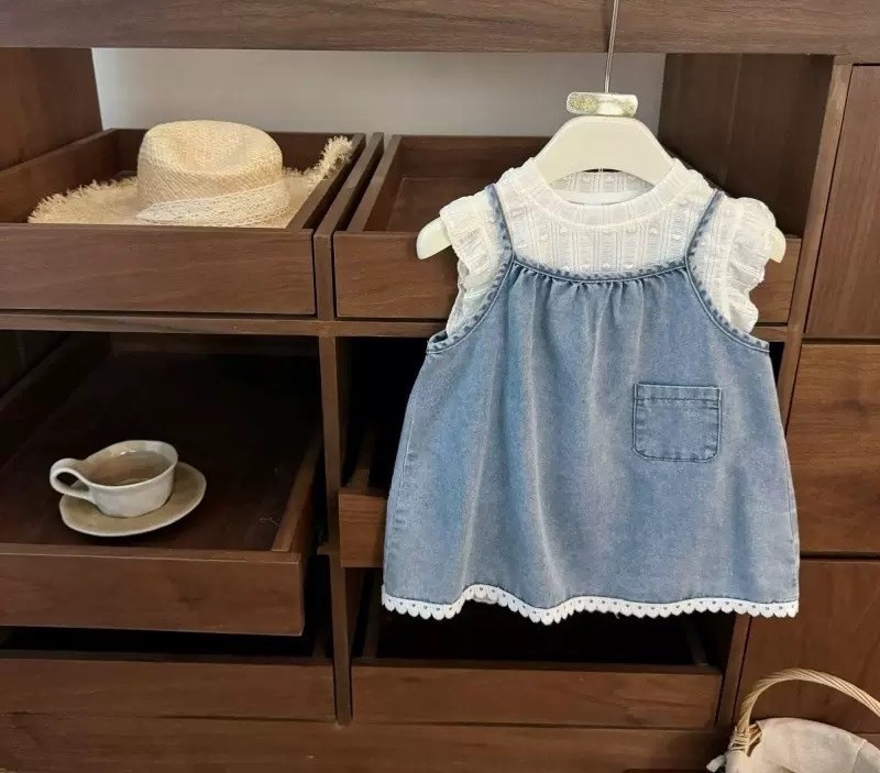 俏皮牛仔吊帶裙套裝