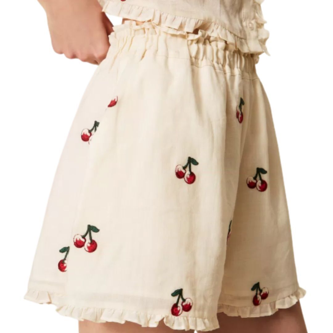 1TS0319-123 [TWINSET] Ramie Shorts With Cherry Embroidery Parchment White #261TT2421 (C-EU-E)