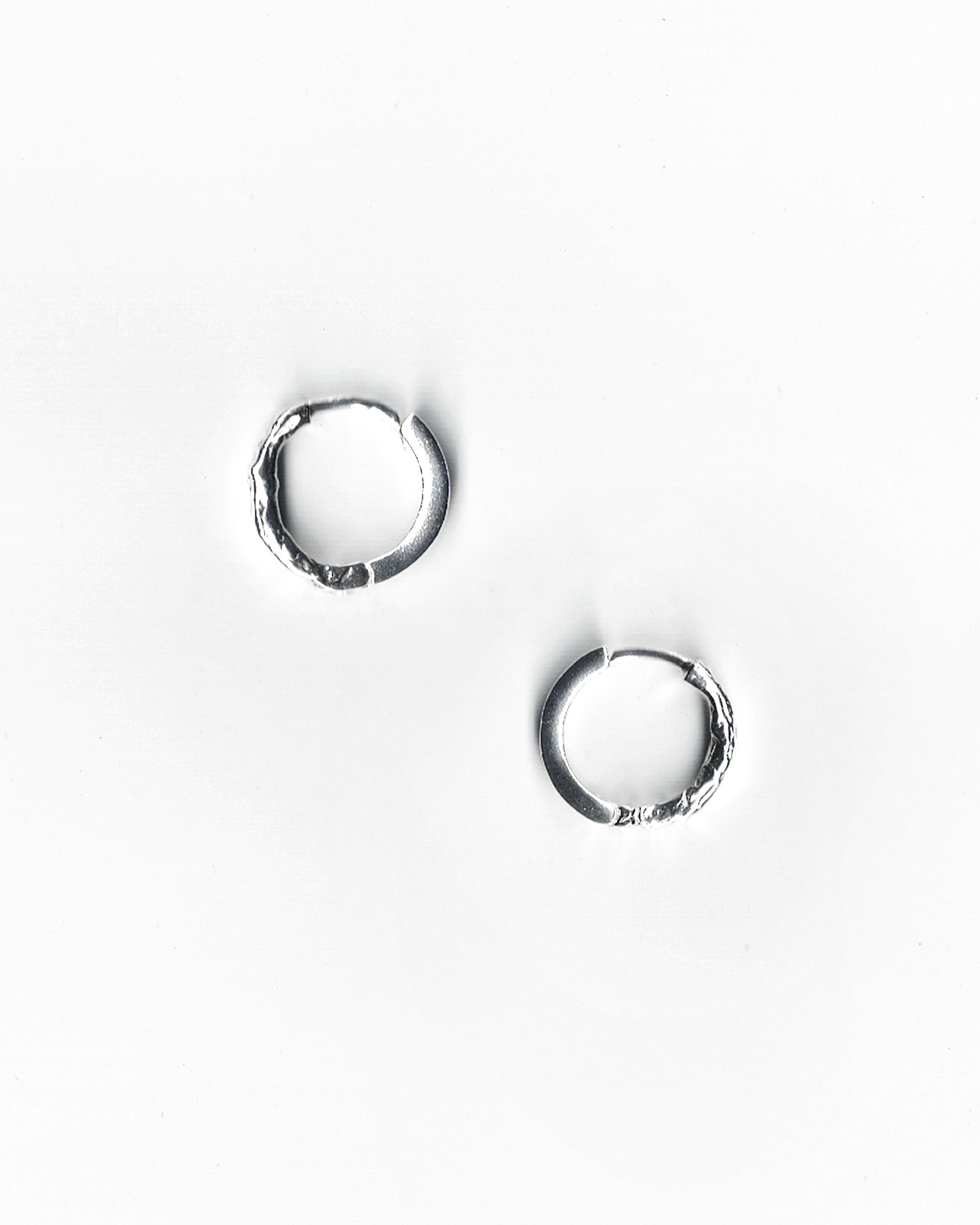 PROJ-ORNMNT 熔岩細銀圈耳環 (單支販售)