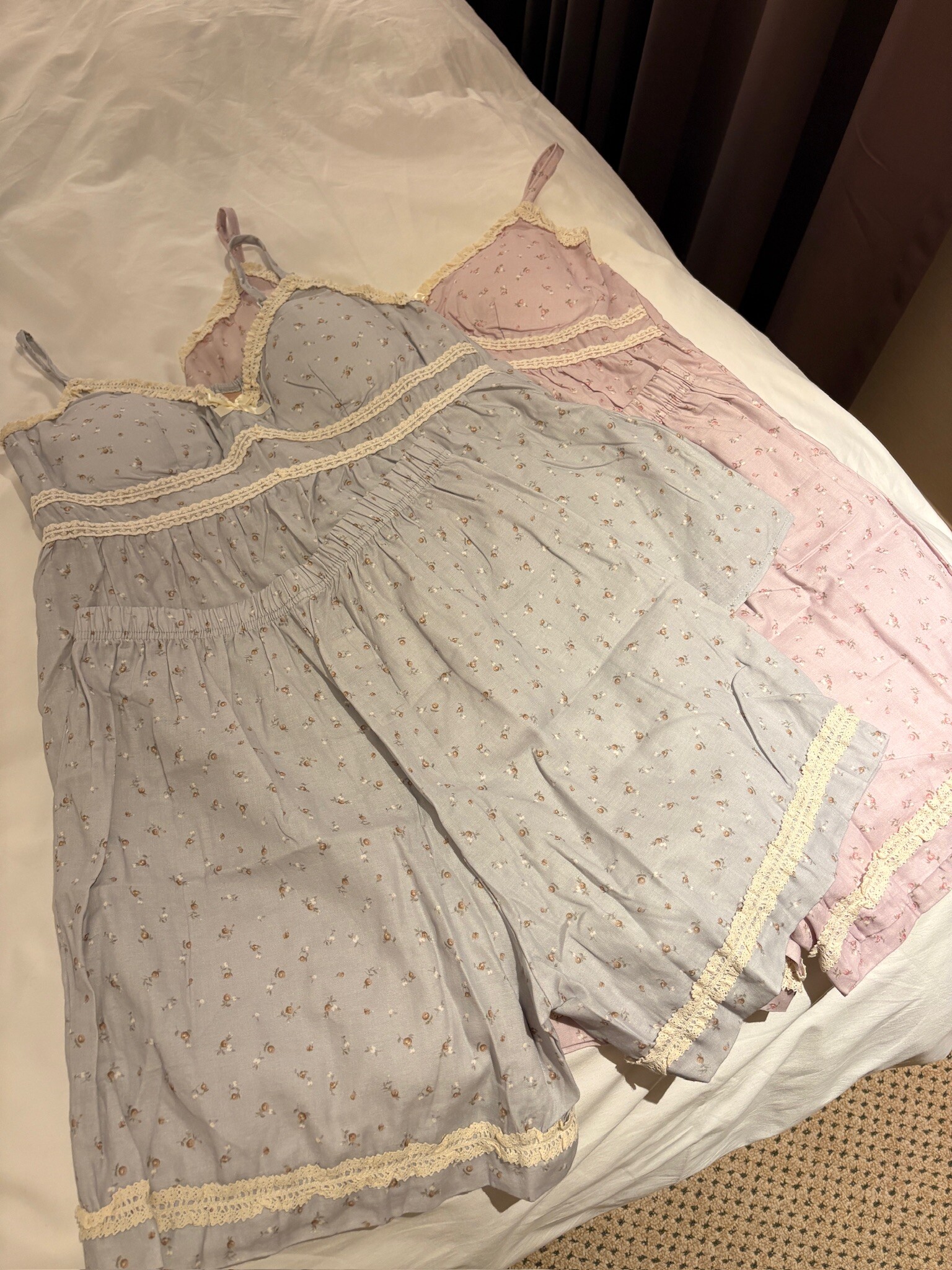 M90/ 碎花滾邊蕾絲細肩棉麻背心＋短褲 睡衣SET