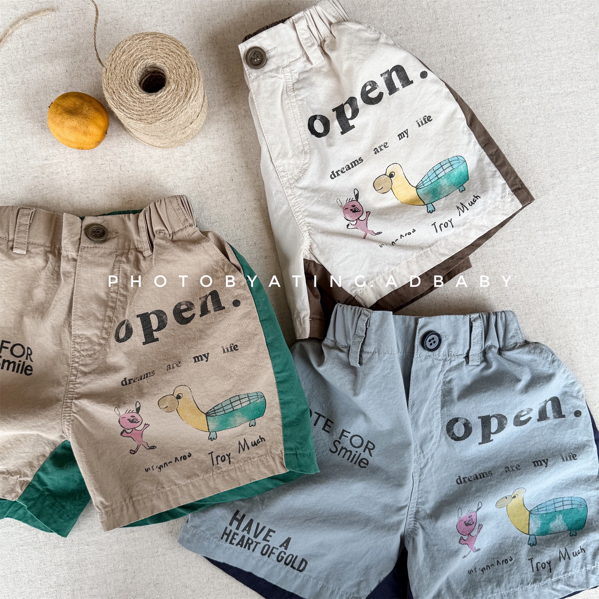 三色拼接塗鴉短褲