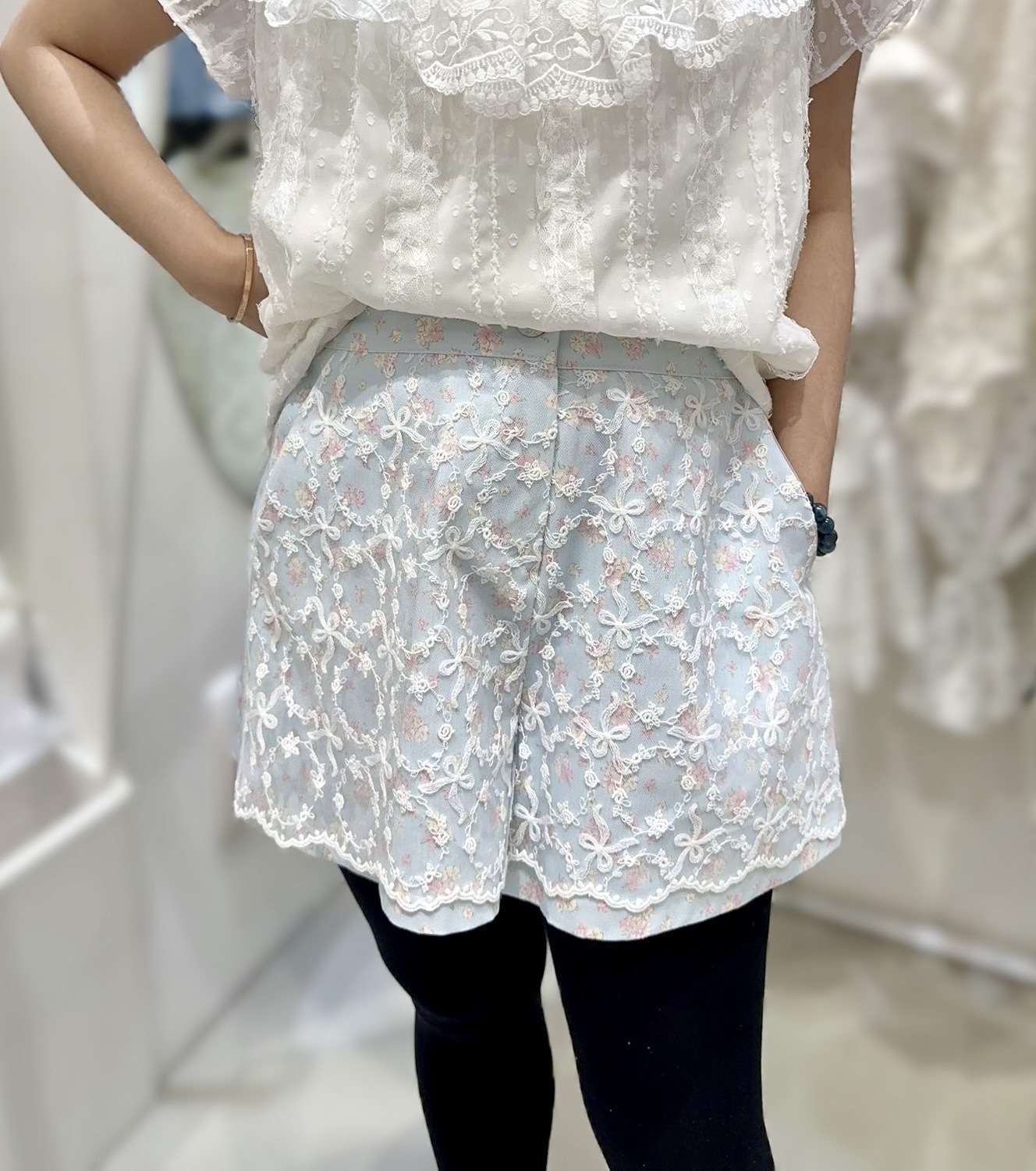 Y107 腰27-35 HIP44 長14 $449 (一口價)