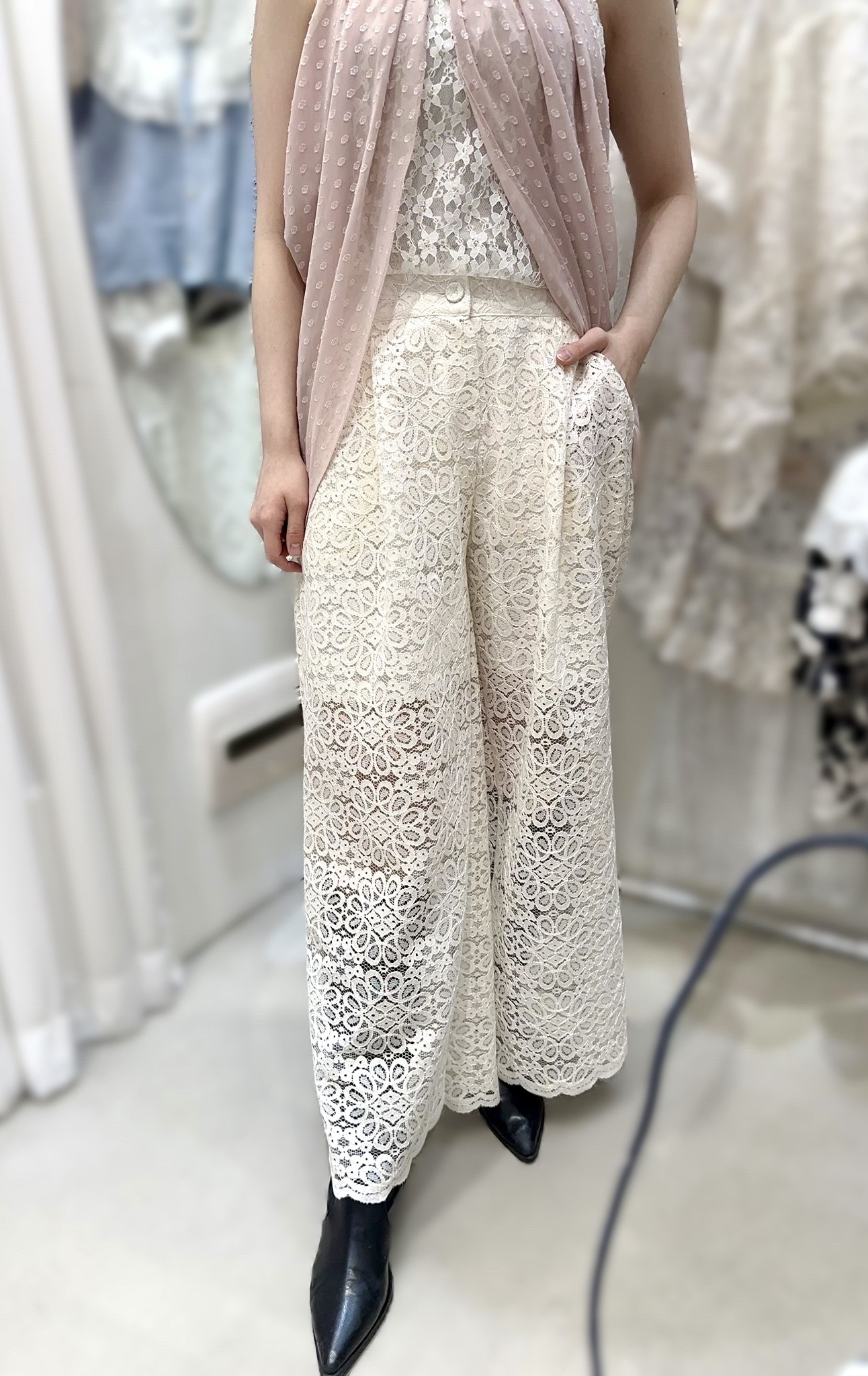 Y110  褲 腰27-35 HIP52 長40 $449 (一口價)