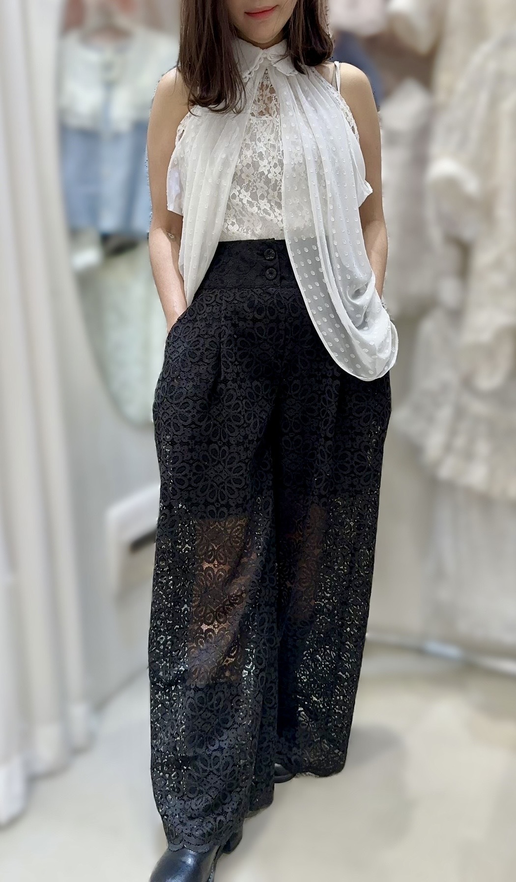 Y110  褲 腰27-35 HIP52 長40 $449 (一口價)