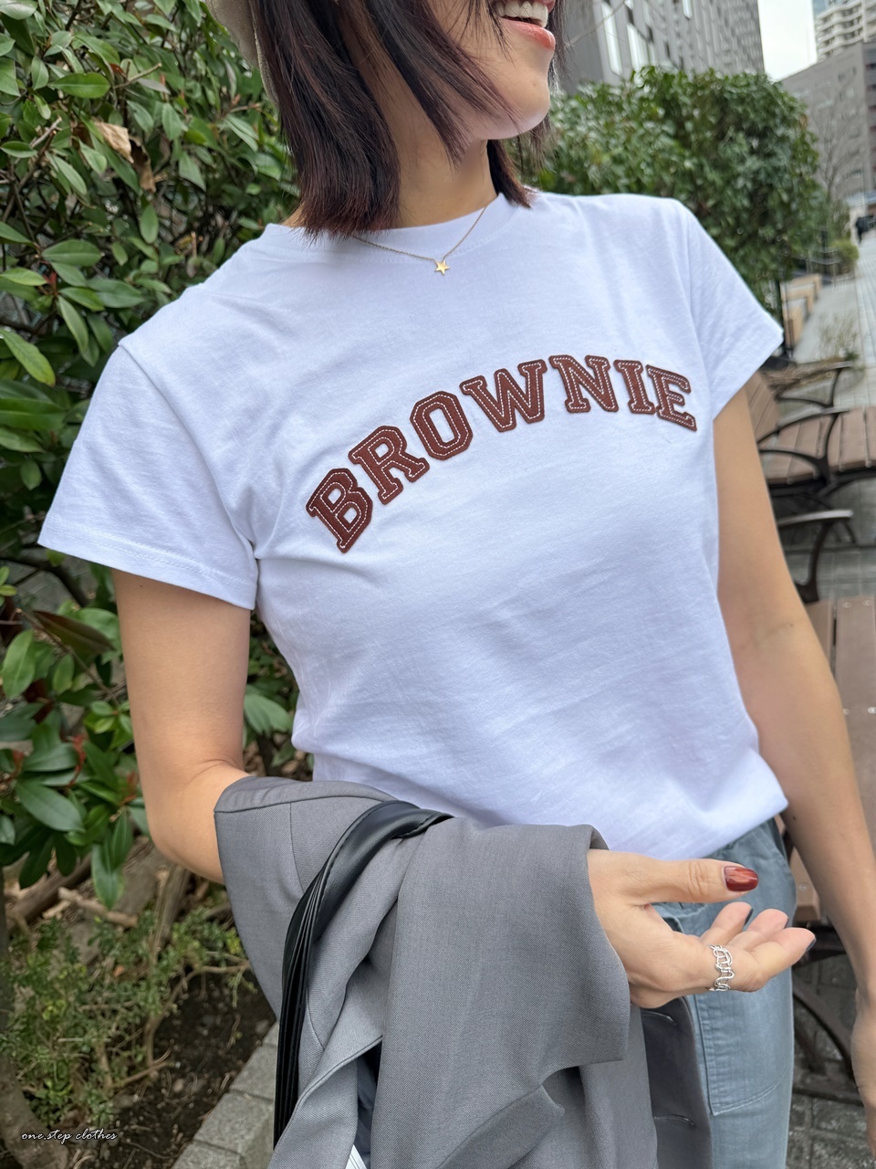 正韓Brownie可可色拼貼字母T