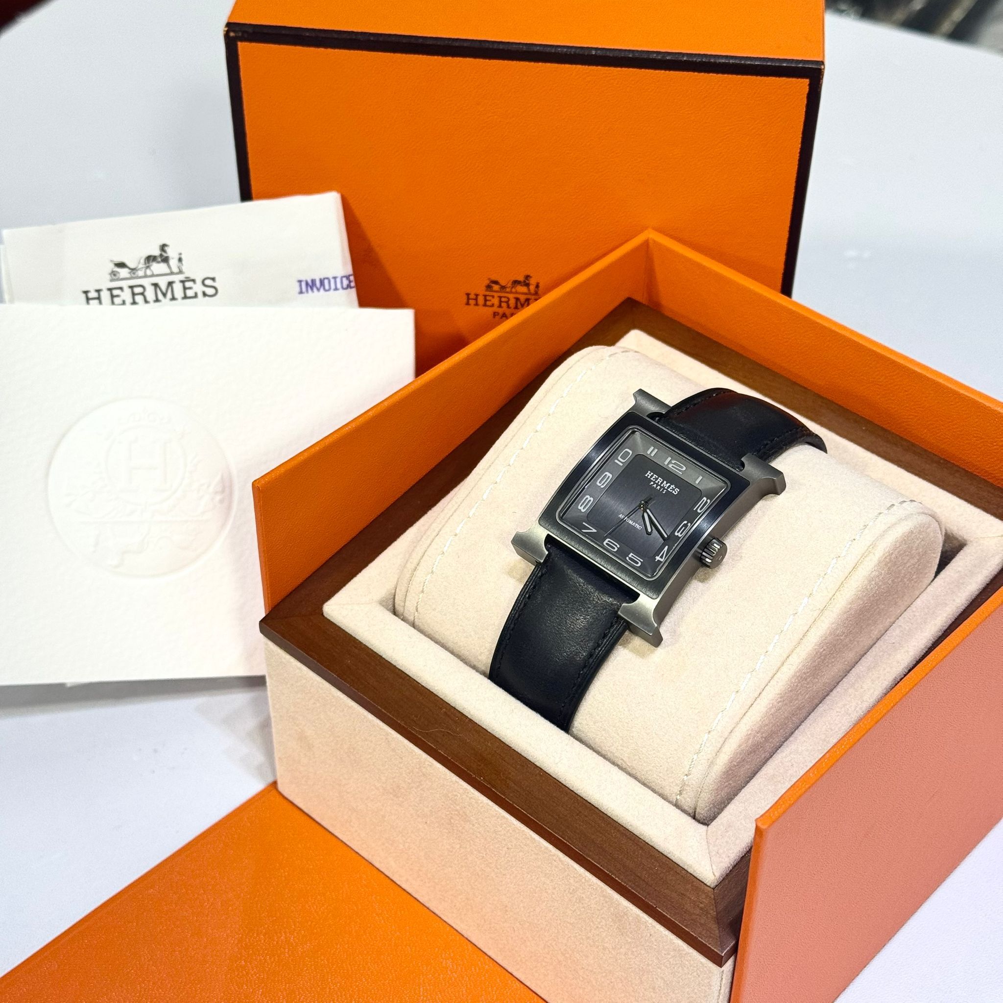 本週出位價!!! 全新HERMES手錶, W054131WW00, 黑色夜光Barenia, 小牛皮錶帶, 30.5mm, Heure H watch, #BRAND NEW #香榭站正品