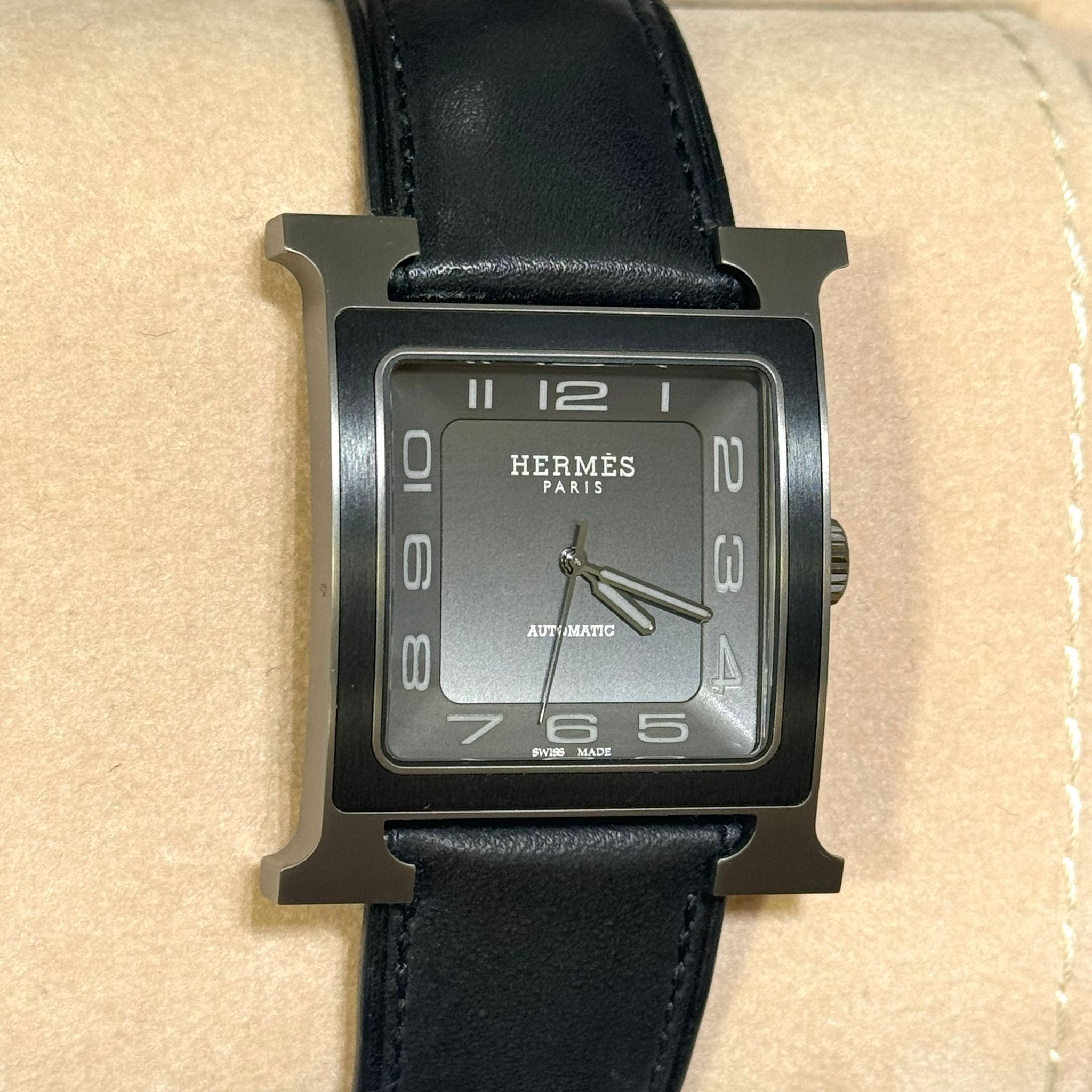 本週出位價!!! 全新HERMES手錶, W054131WW00, 黑色夜光Barenia, 小牛皮錶帶, 30.5mm, Heure H watch, #BRAND NEW #香榭站正品