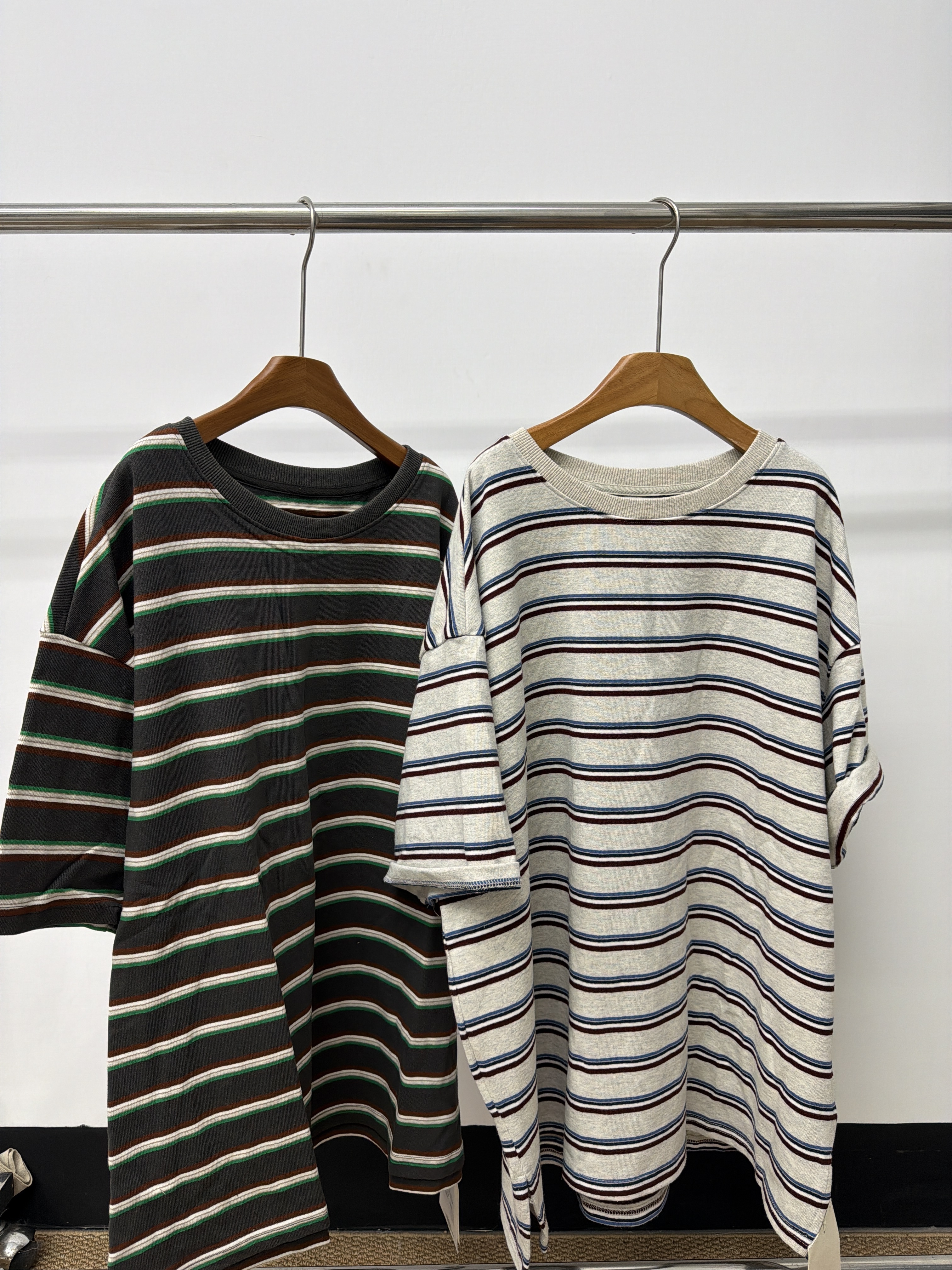 W00141四色條紋寬版短袖上衣