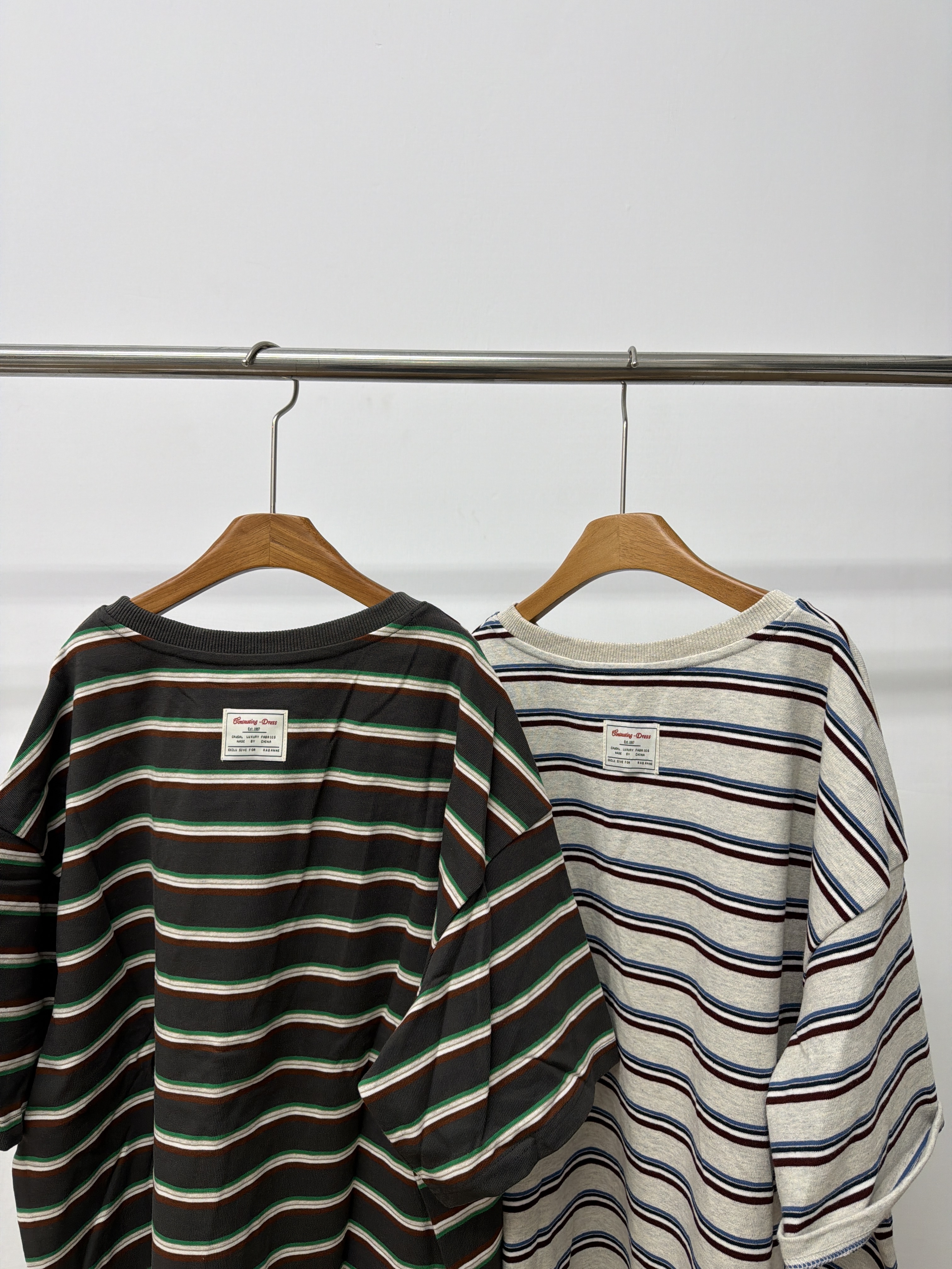 W00141四色條紋寬版短袖上衣