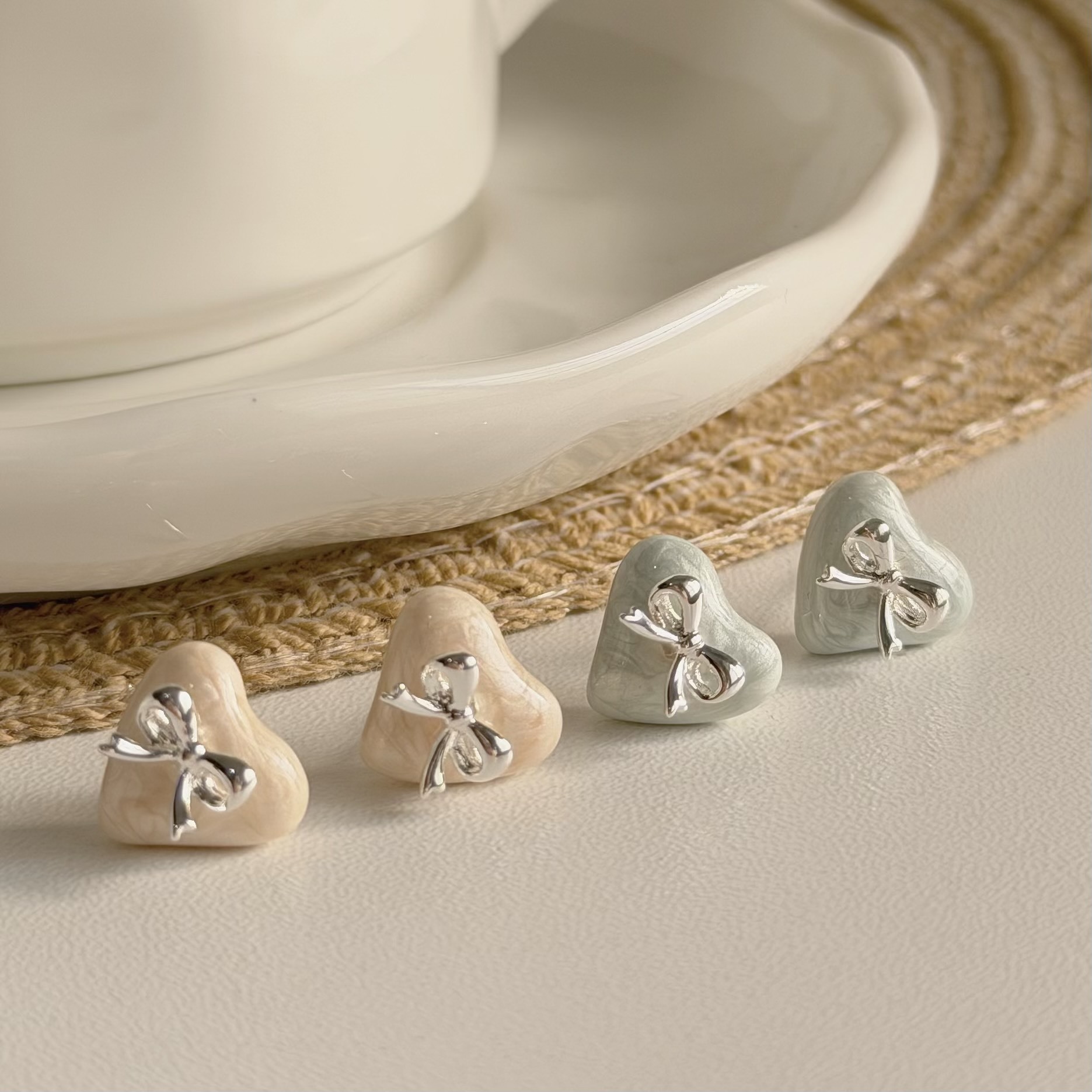 A292暈染愛心蝴蝶結耳針