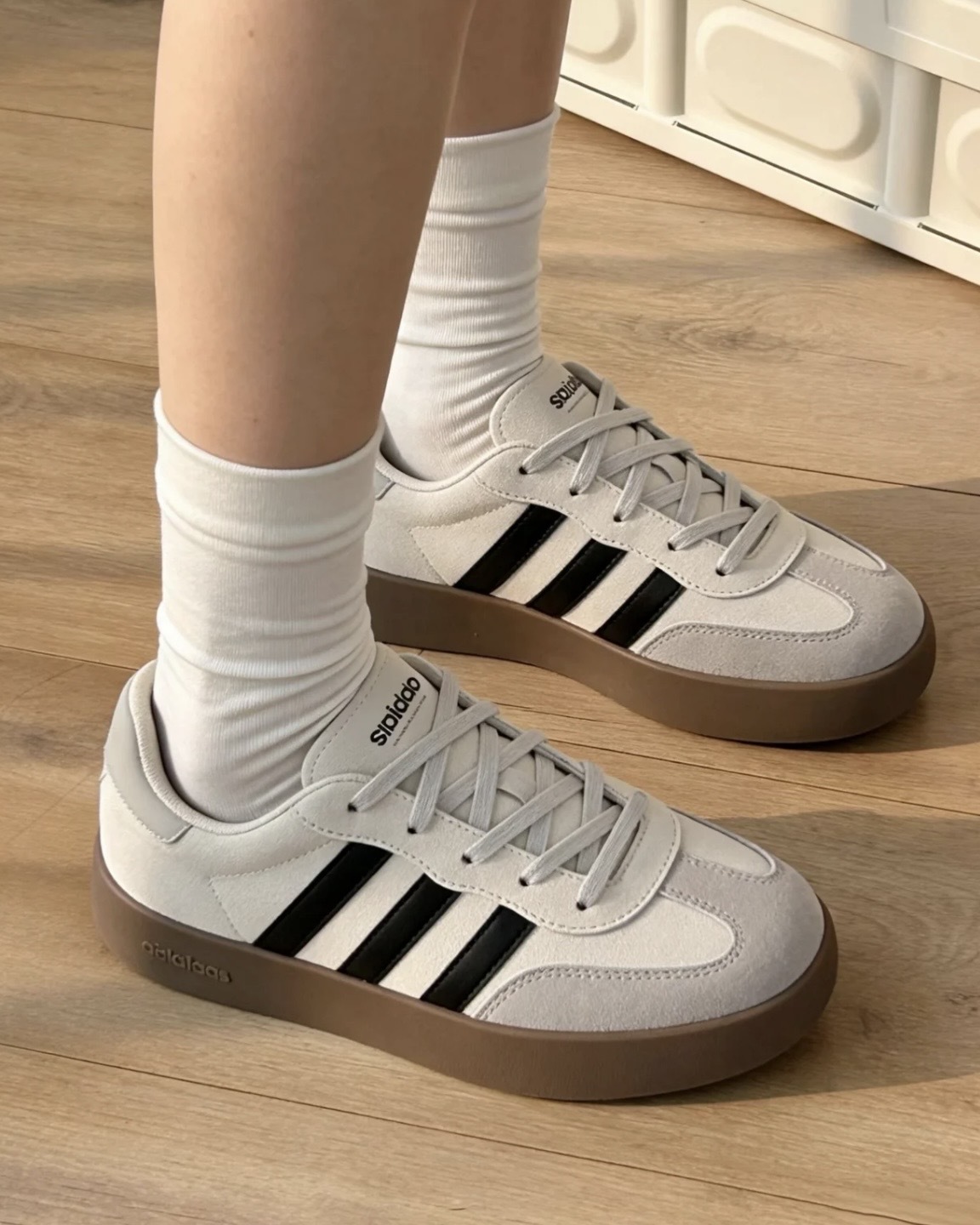 ADIDAS BARREDA 淺米灰色 白灰 德訓鞋